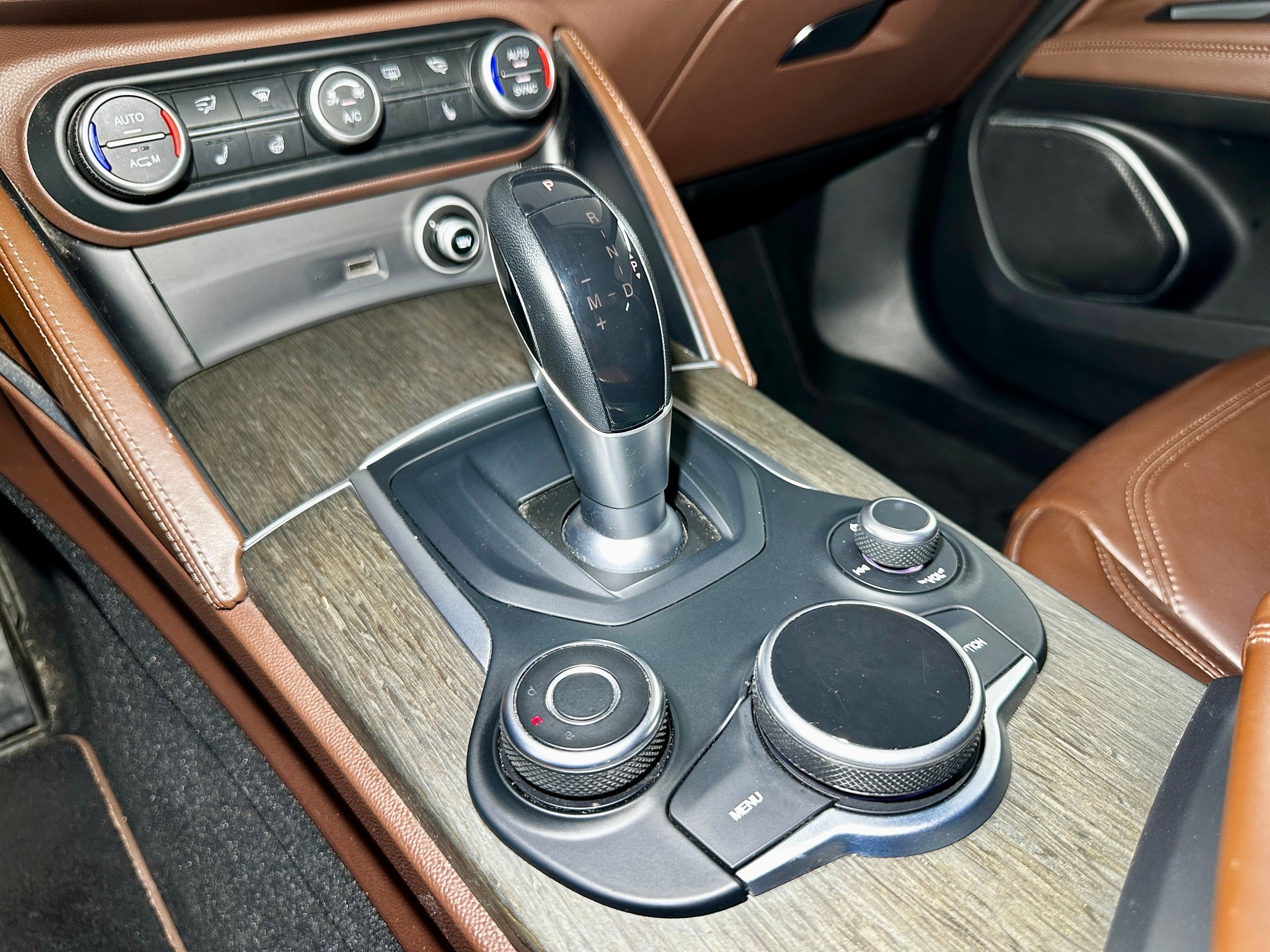 ALFA ROMEO Stelvio 2.0 Executive Q4 Automatic-image-23