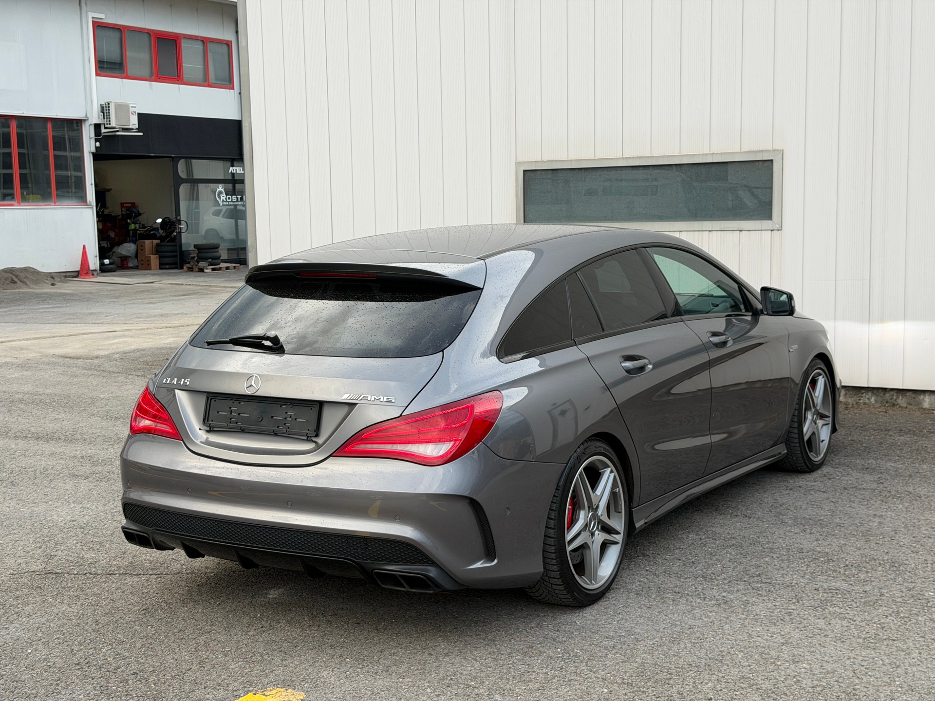 MERCEDES-BENZ CLA Shooting Brake 45 AMG 4Matic Speedshift-image-4