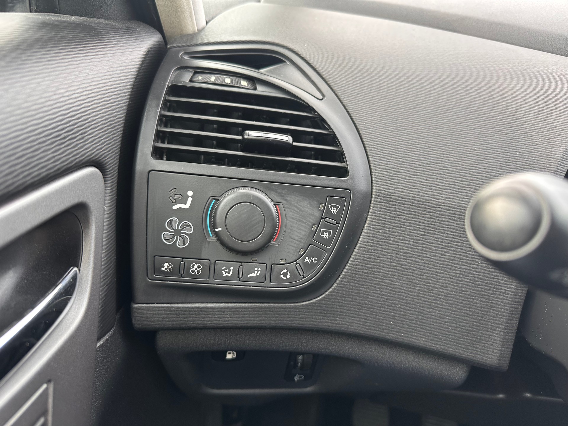 CITROEN C4 Picasso 1.6i 16V Swiss Style-image-8