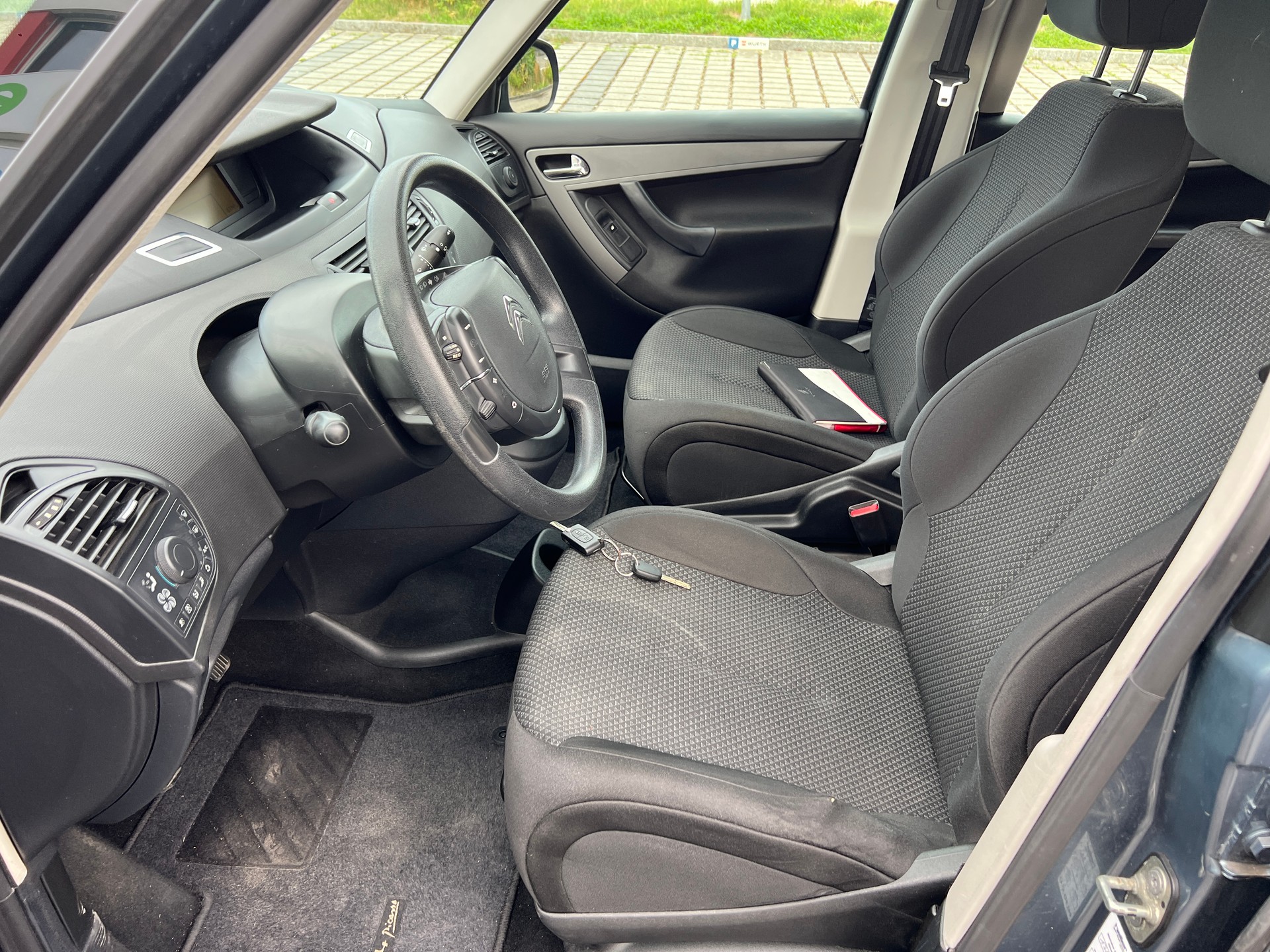 CITROEN C4 Picasso 1.6i 16V Swiss Style-image-6
