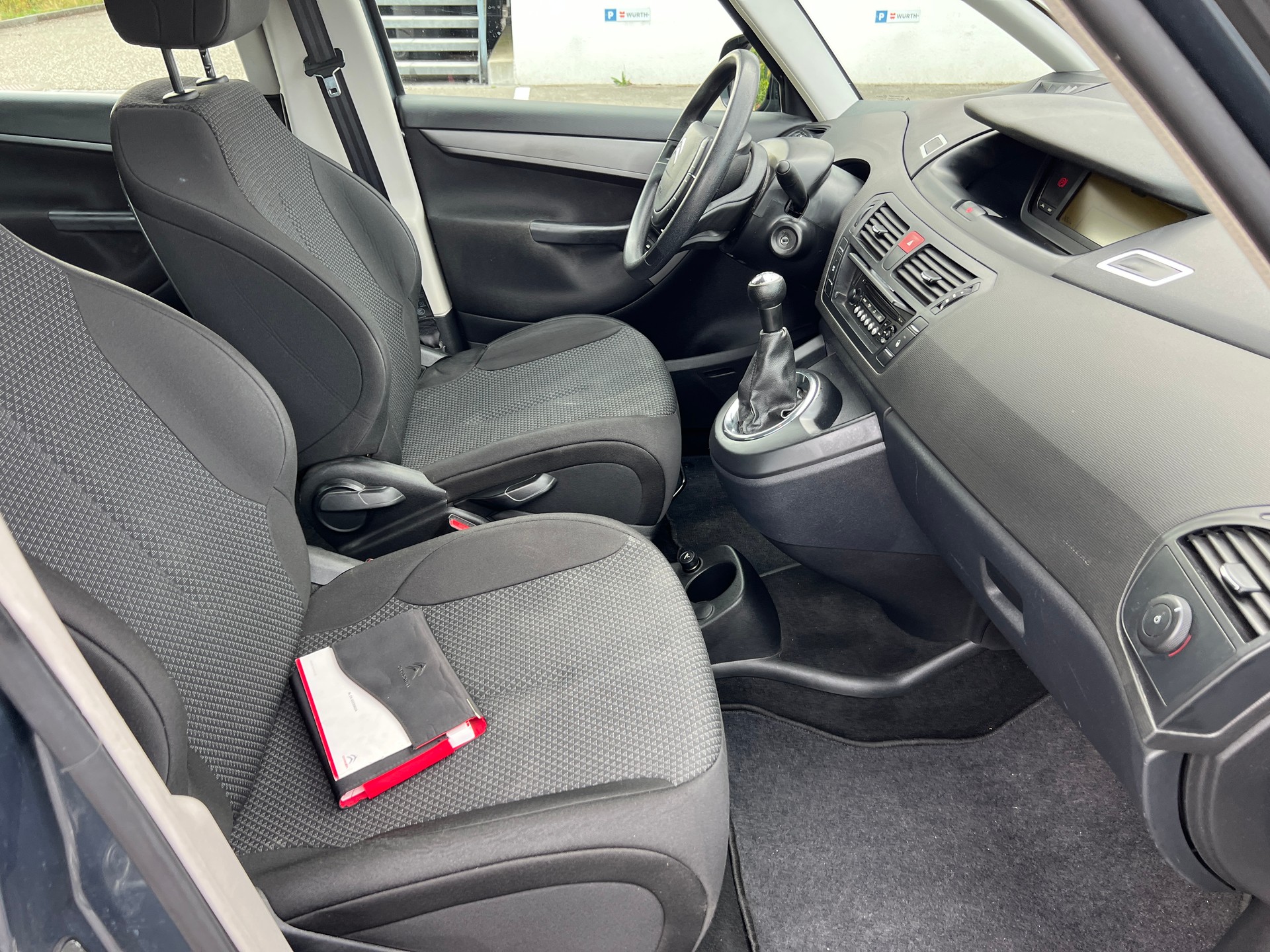 CITROEN C4 Picasso 1.6i 16V Swiss Style-image-9