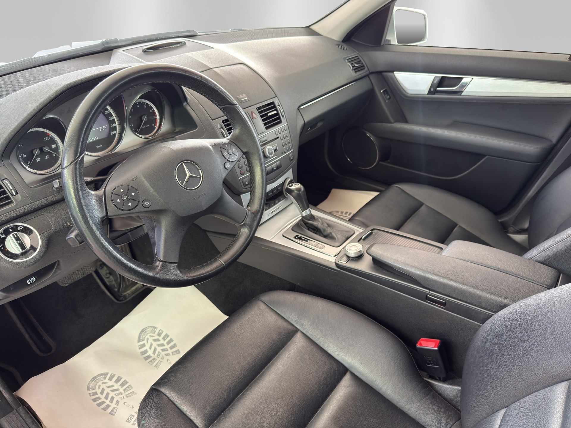 MERCEDES-BENZ C 350 Avantgarde 4Matic 7G-Tronic-image-7