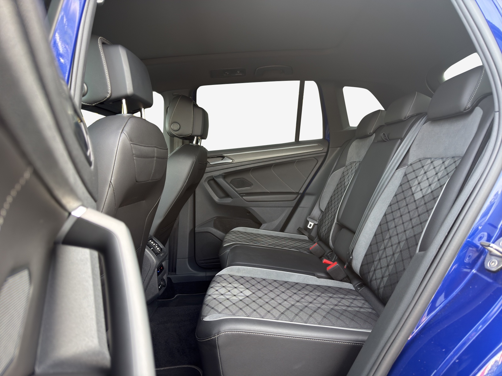 VW Tiguan 2.0TSI R-Line 4Motion DSG-image-11