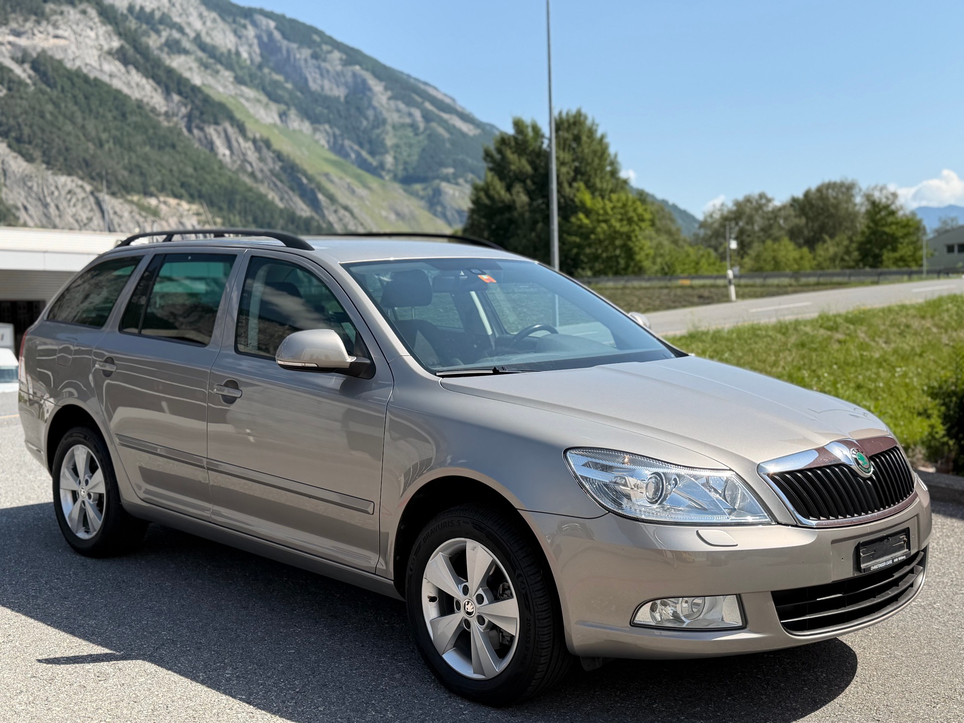 SKODA Octavia Combi 1.8 TSI Adventure 4x4-image-4