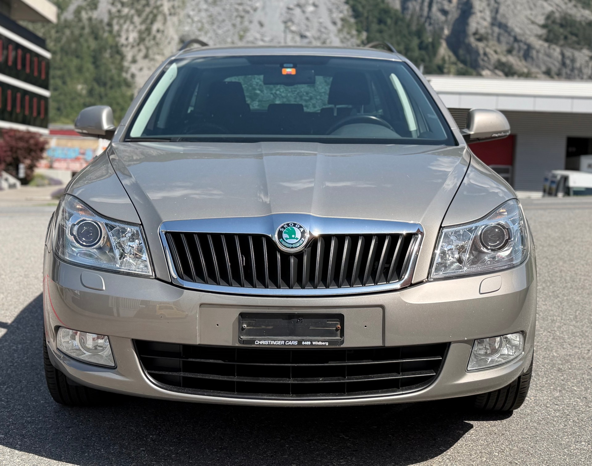 SKODA Octavia Combi 1.8 TSI Adventure 4x4-image-0