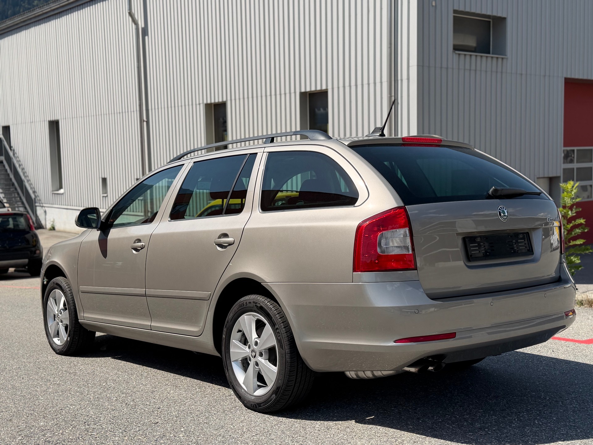SKODA Octavia Combi 1.8 TSI Adventure 4x4-image-6