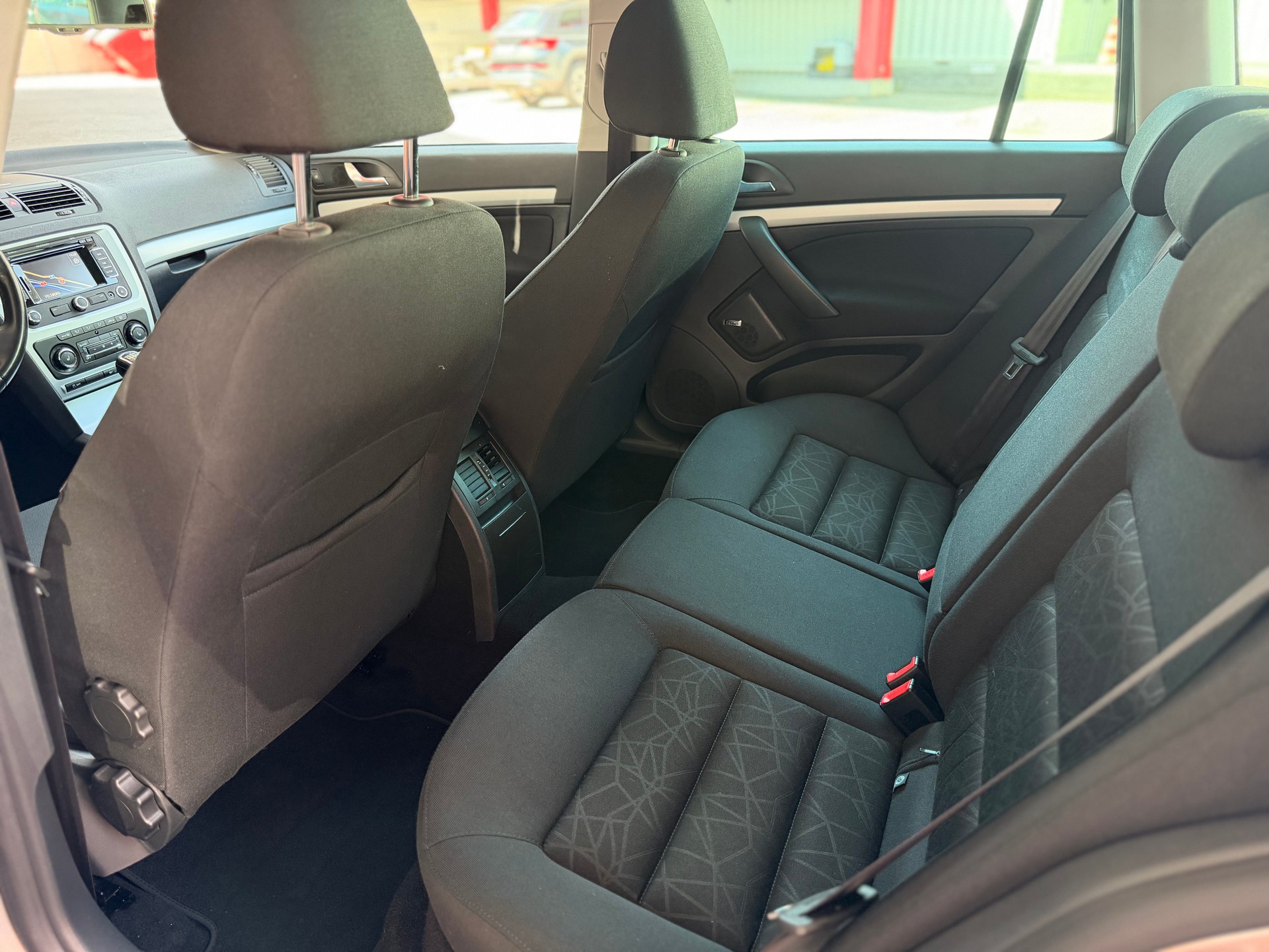 SKODA Octavia Combi 1.8 TSI Adventure 4x4-image-11