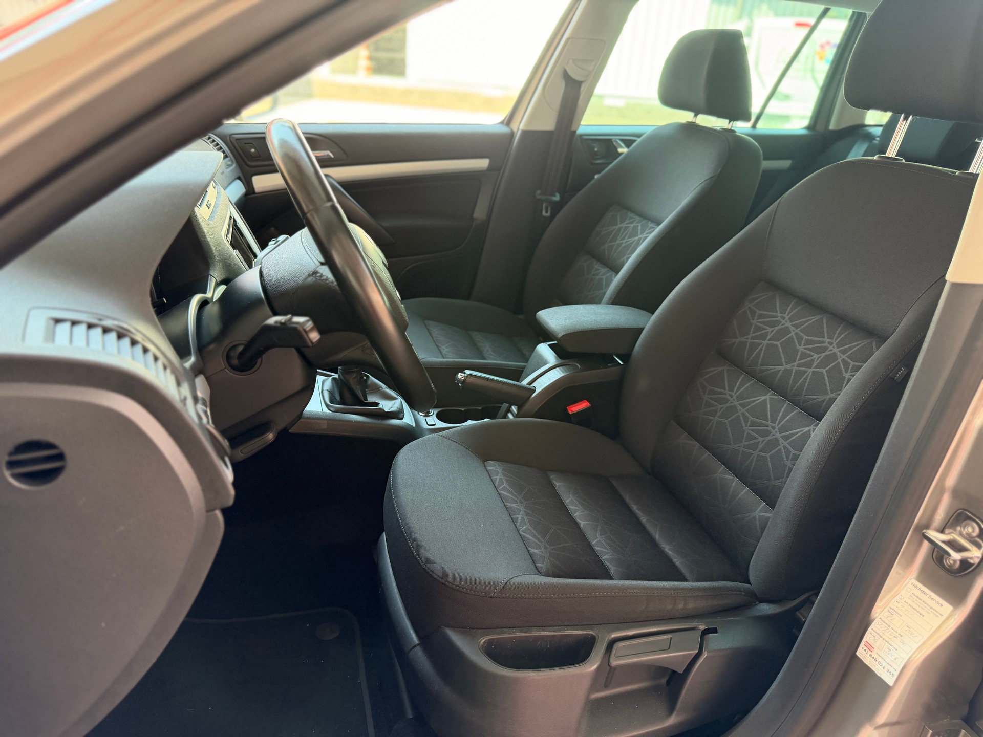 SKODA Octavia Combi 1.8 TSI Adventure 4x4-image-8
