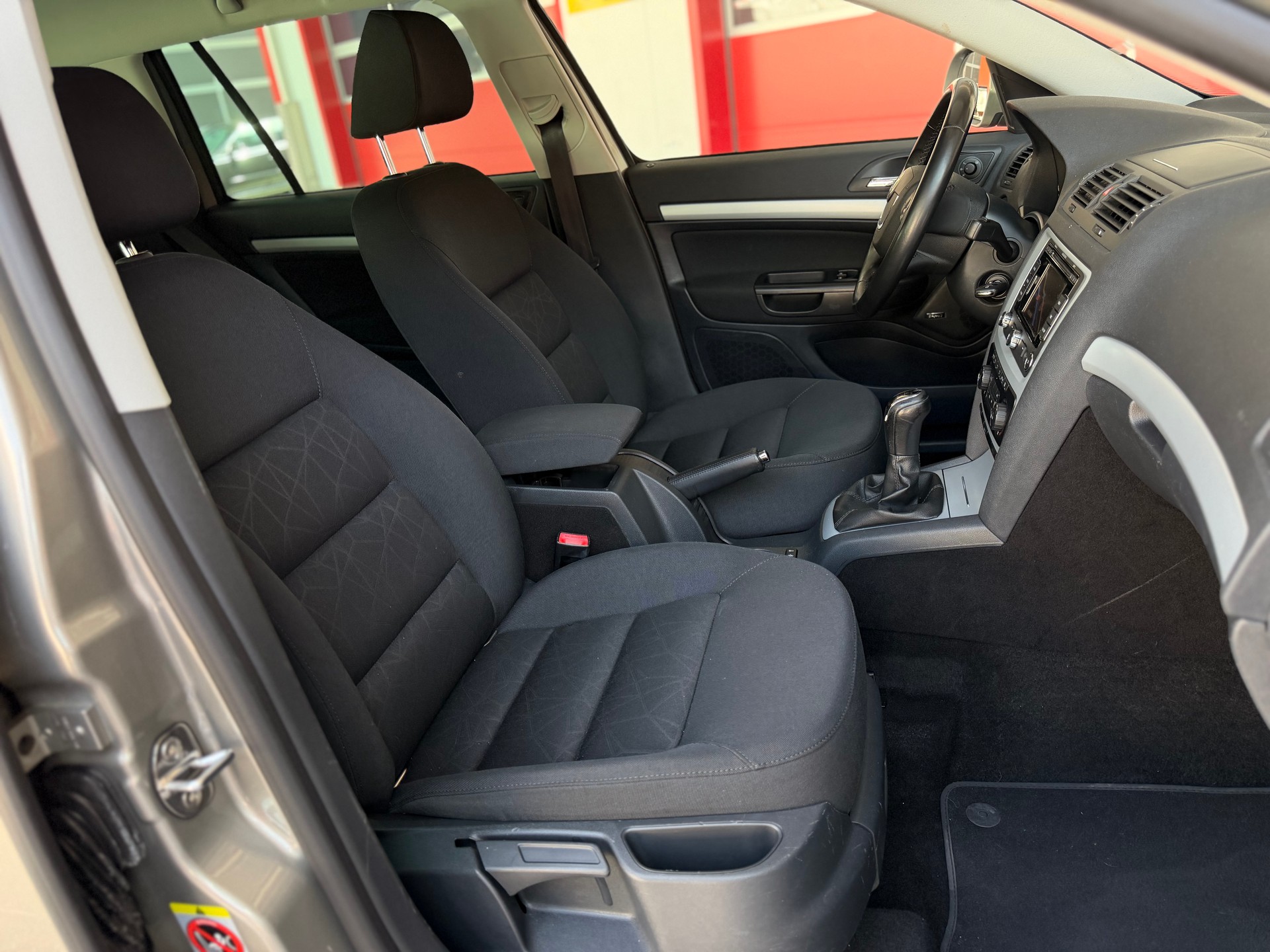 SKODA Octavia Combi 1.8 TSI Adventure 4x4-image-10