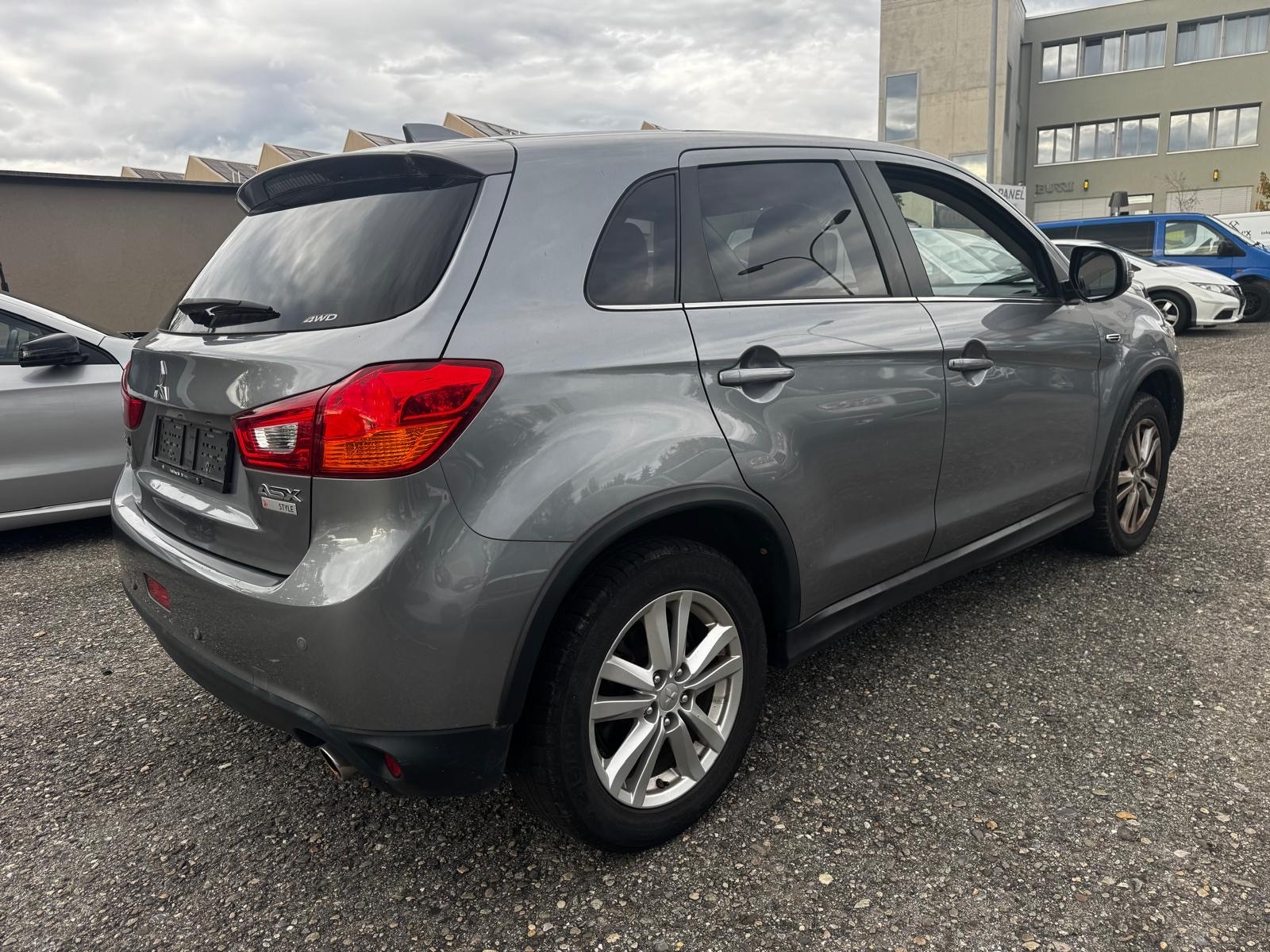 MITSUBISHI ASX 2.2 DID Style 4WD Automatic-image-4