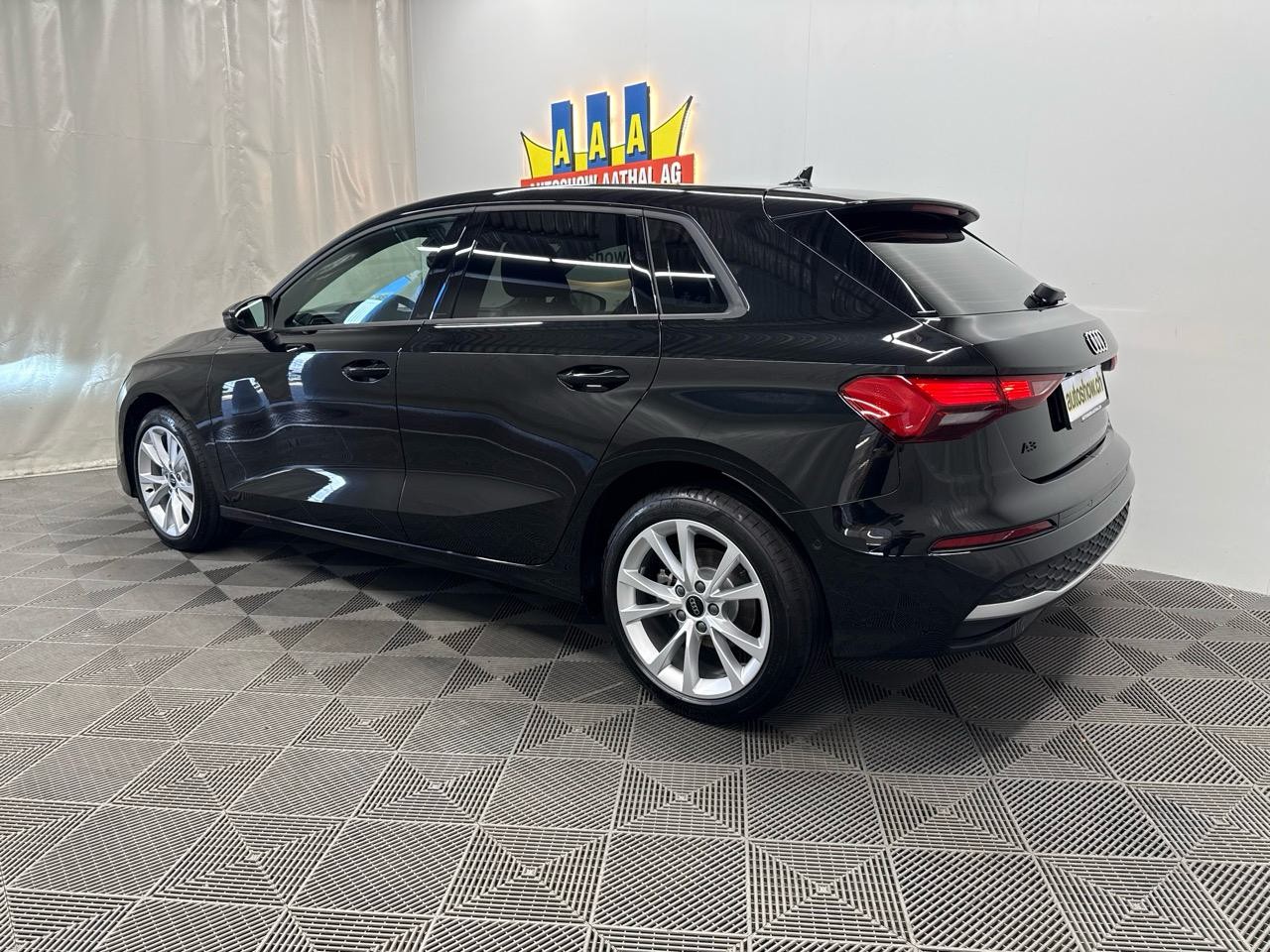 AUDI A3 Sportback 35 TFSI Attraction S-tronic-showroom-element-1