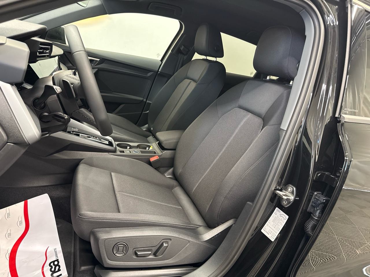 AUDI A3 Sportback 35 TFSI Attraction S-tronic-showroom-element-3