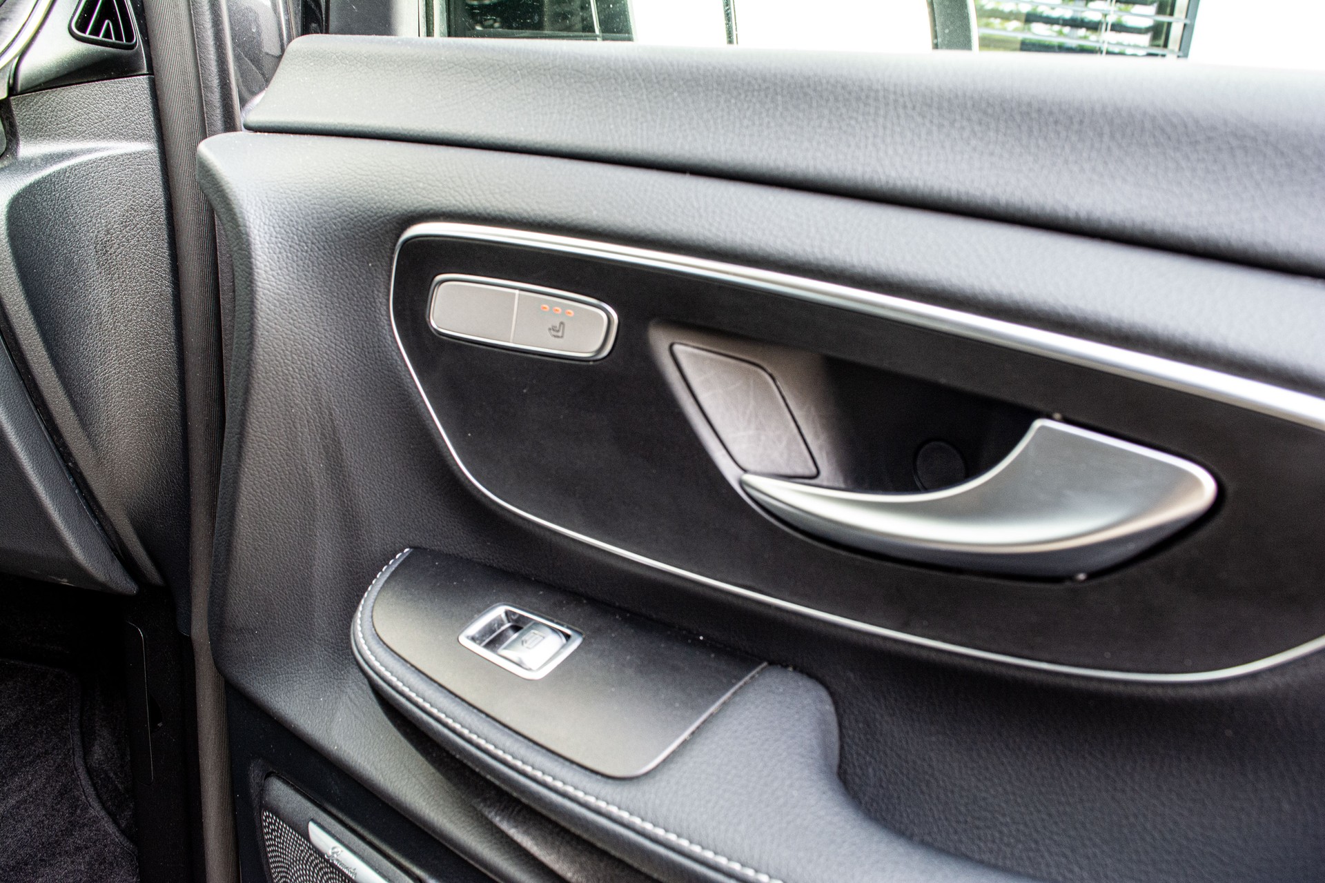 MERCEDES-BENZ V 300 d lang Avantgarde 4Matic 9G-Tronic-image-20