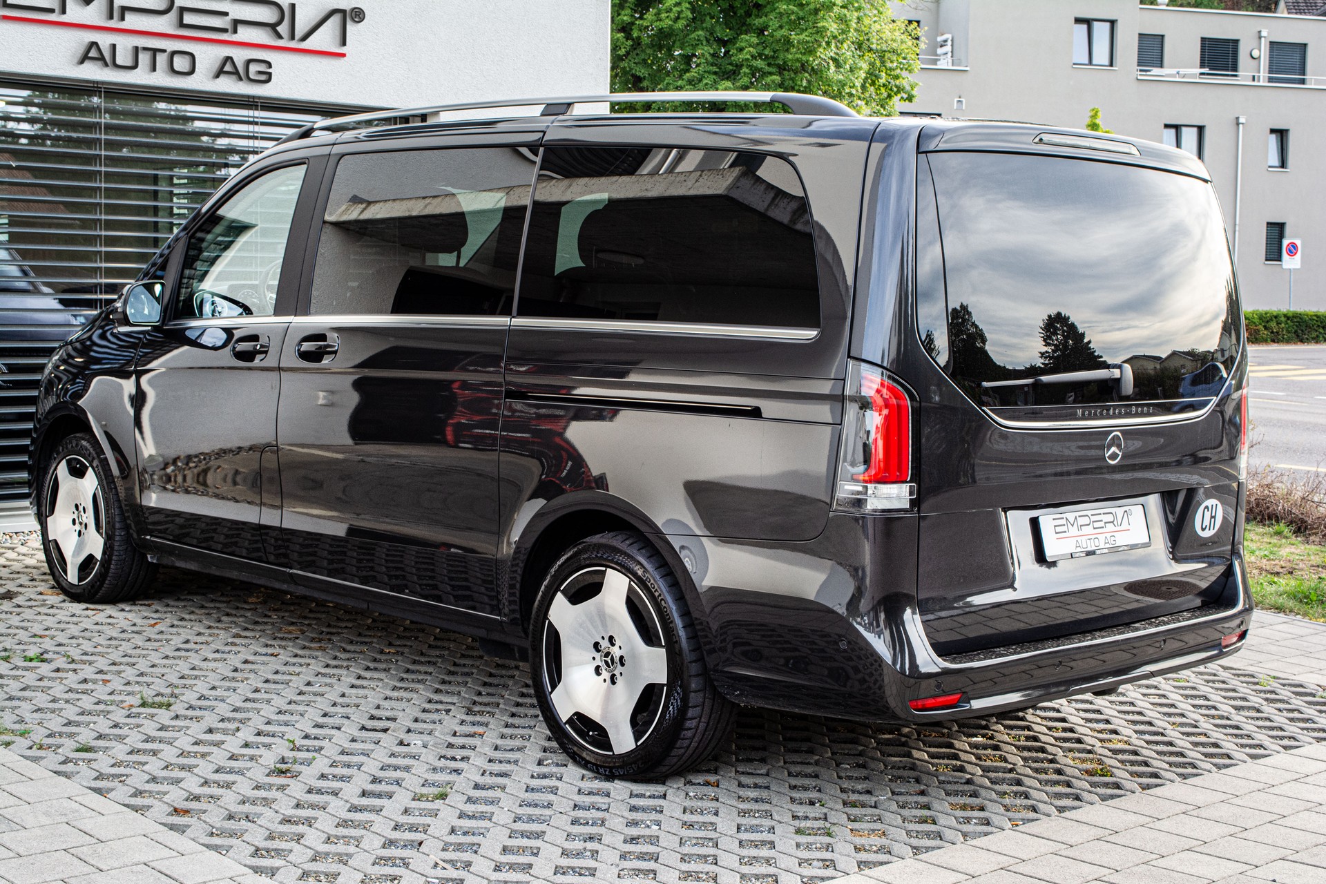 MERCEDES-BENZ V 300 d lang Avantgarde 4Matic 9G-Tronic-image-10