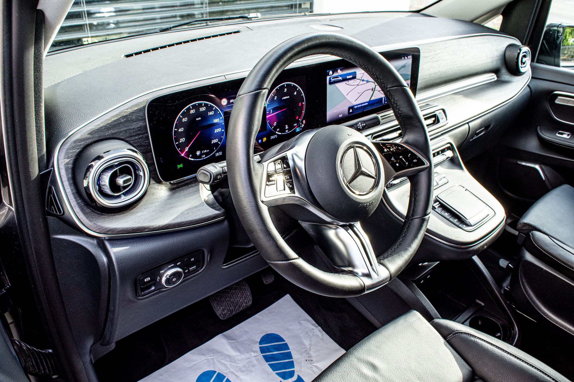 MERCEDES-BENZ V 300 d lang Avantgarde 4Matic 9G-Tronic-image-26
