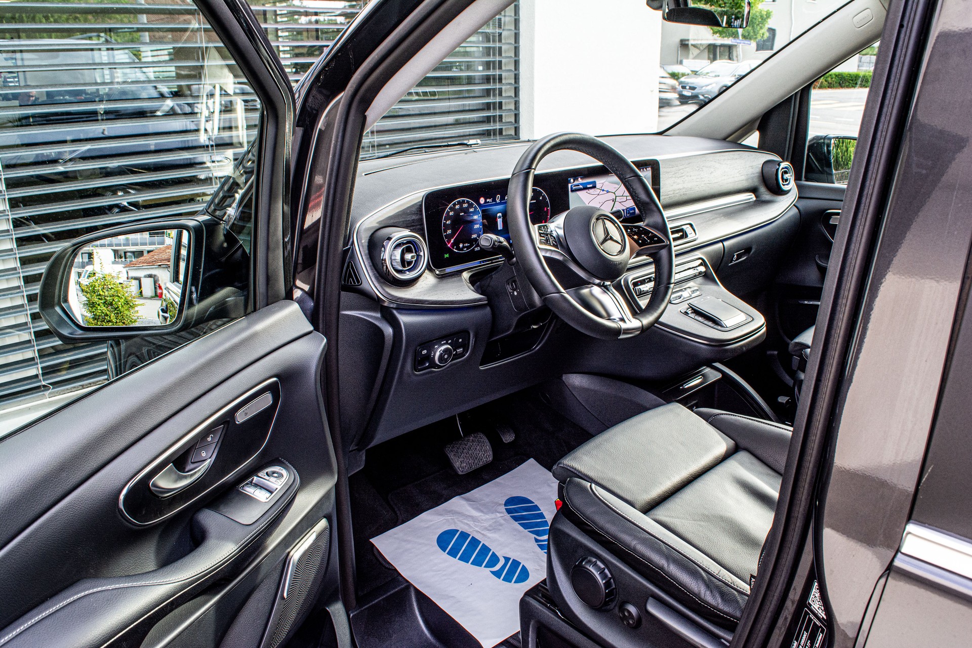 MERCEDES-BENZ V 300 d lang Avantgarde 4Matic 9G-Tronic-image-13