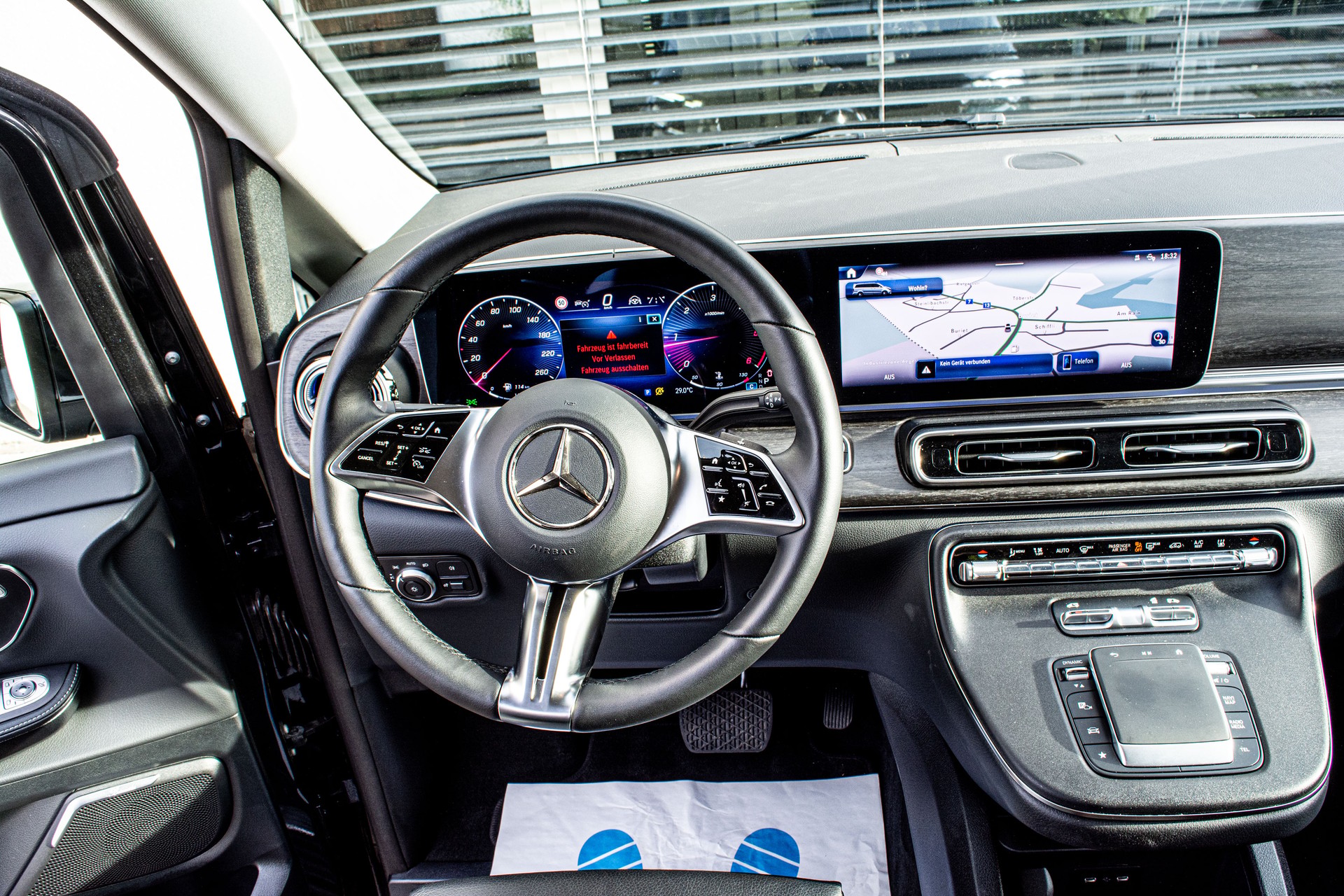 MERCEDES-BENZ V 300 d lang Avantgarde 4Matic 9G-Tronic-image-21
