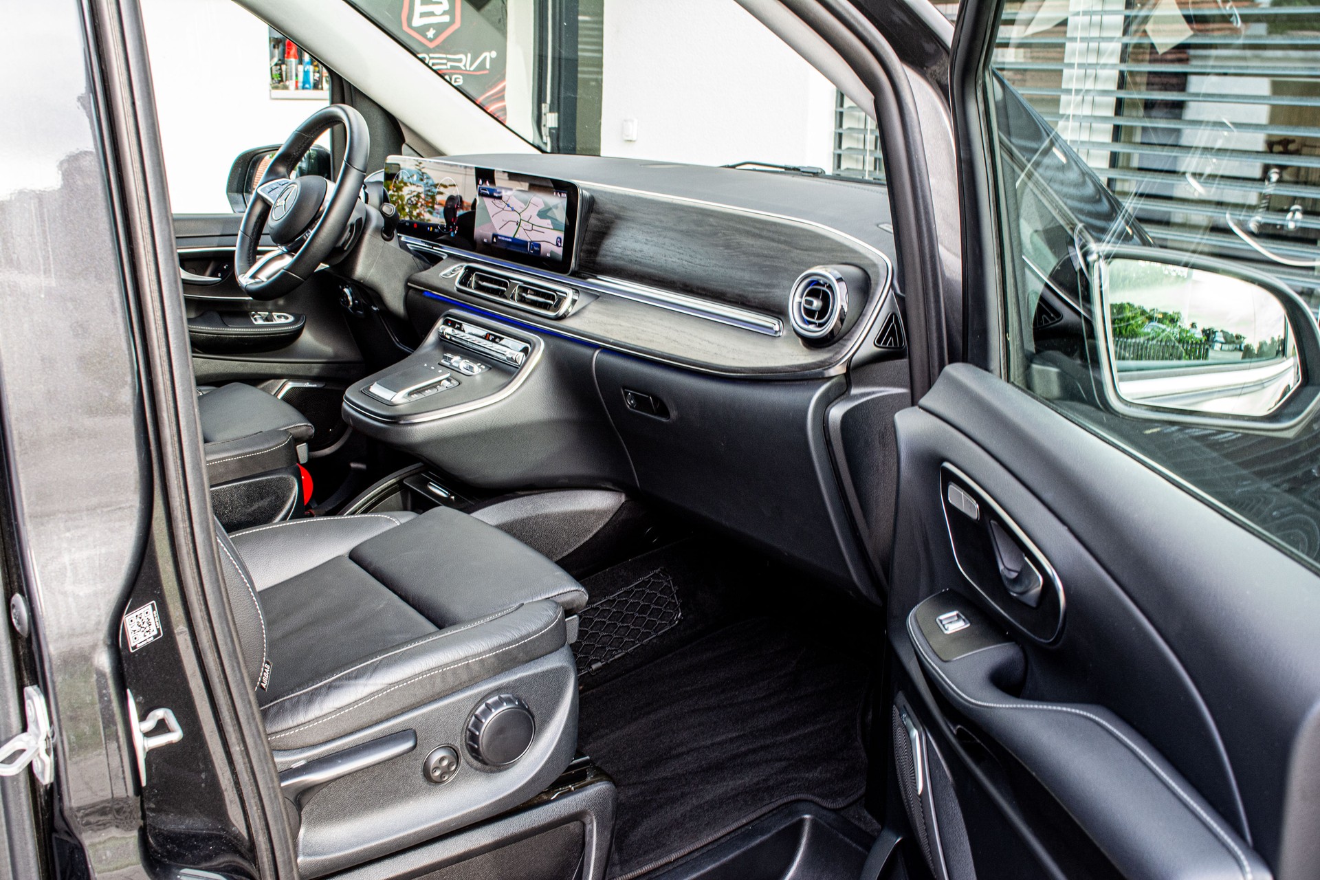 MERCEDES-BENZ V 300 d lang Avantgarde 4Matic 9G-Tronic-image-17