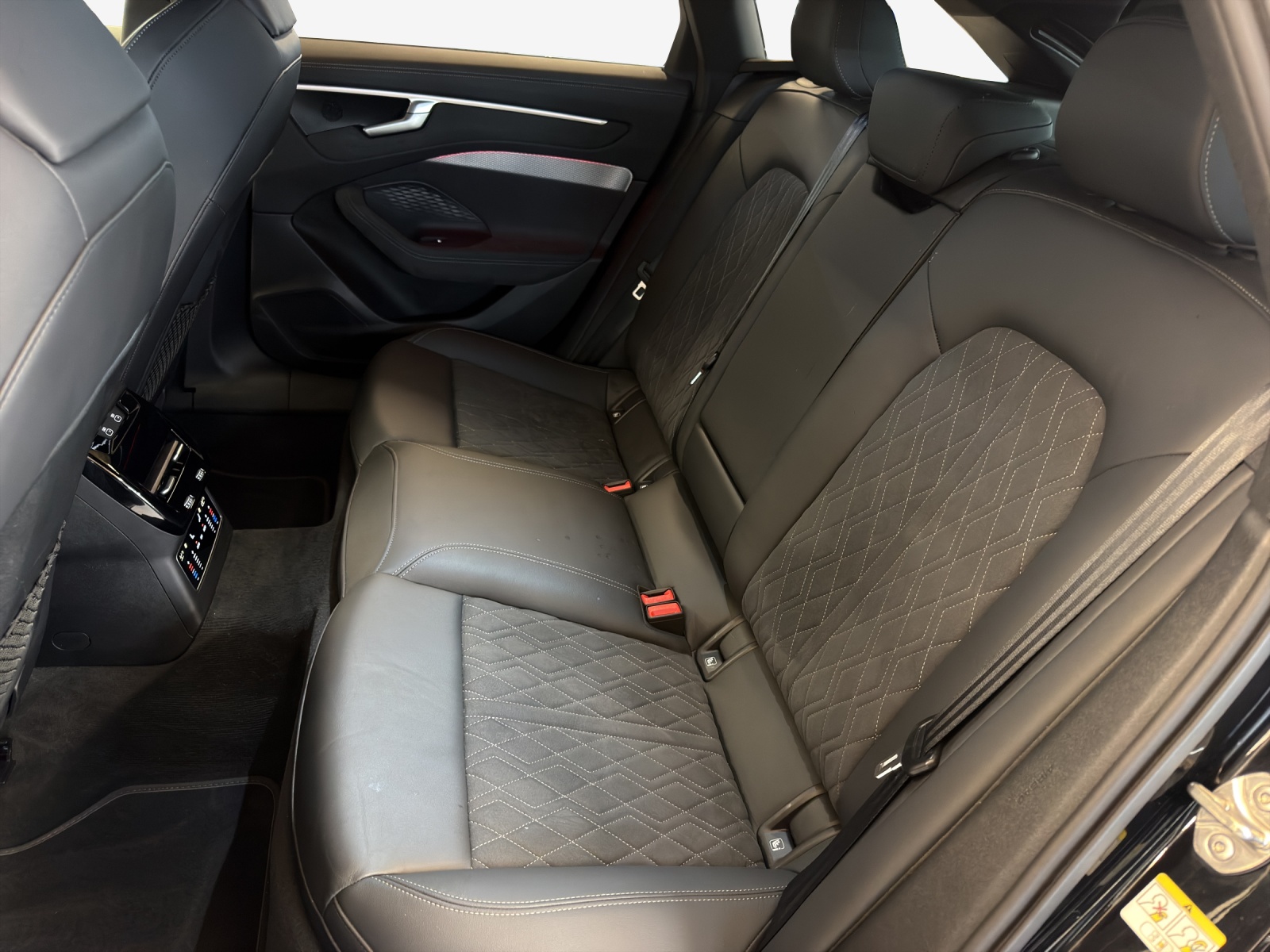 AUDI A6 Avant e-hybrid quattro 220 kW S tronic-image-11