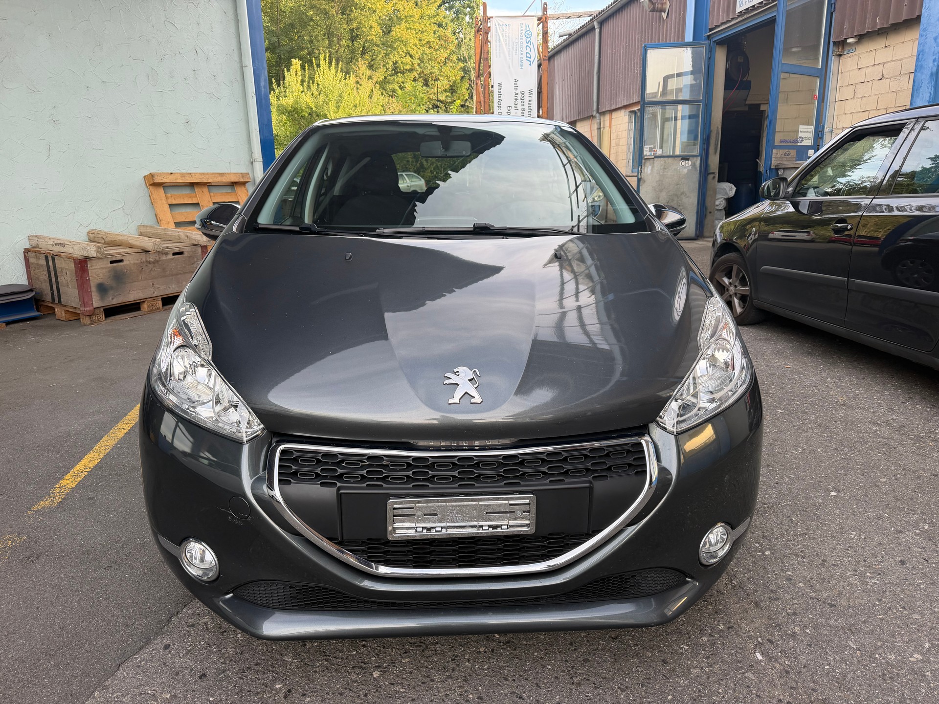 PEUGEOT 208 1.2 VTI Style-image-12