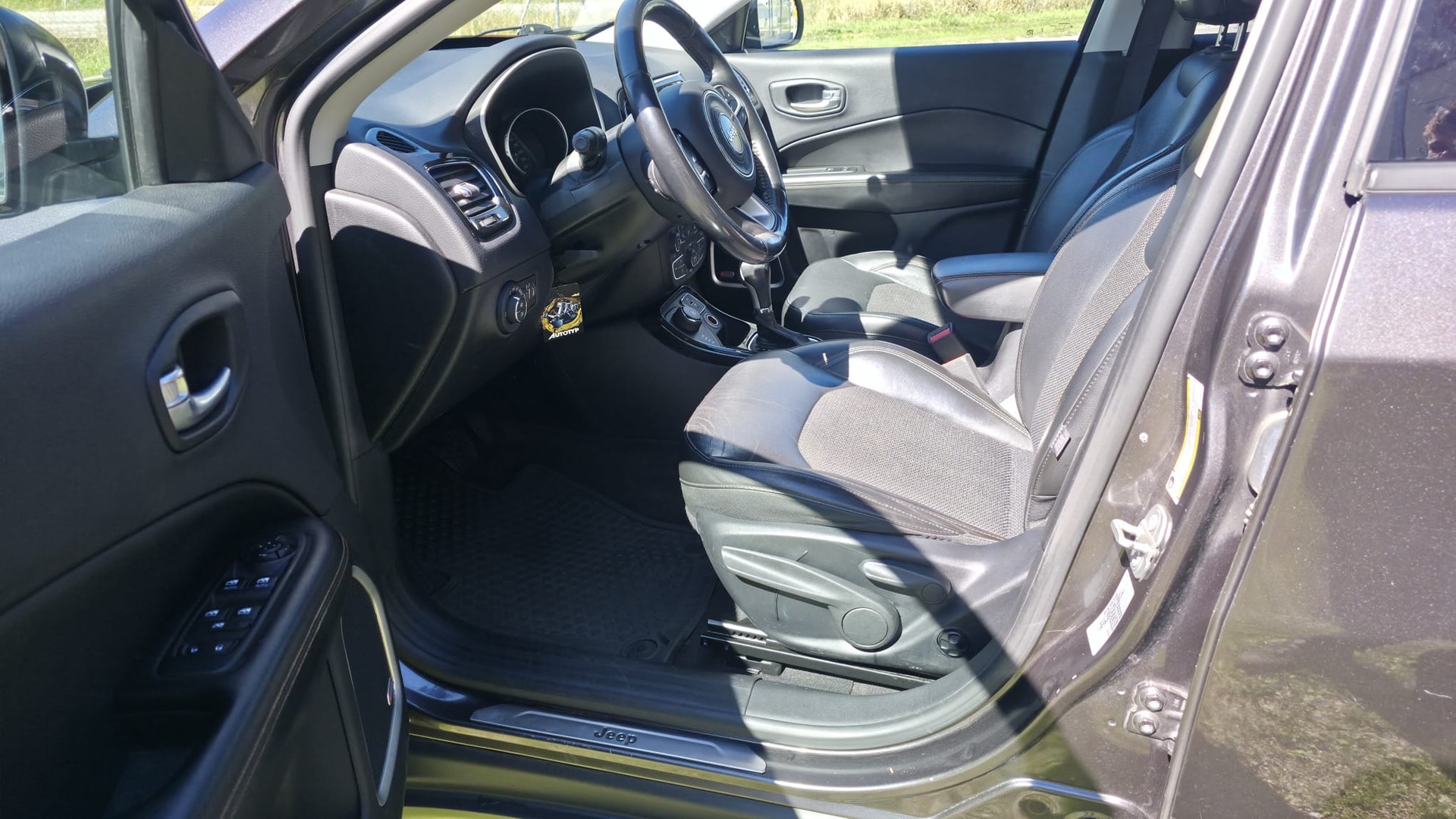 JEEP Compass 1.4 Turbo Freedom AWD 9ATX-image-8