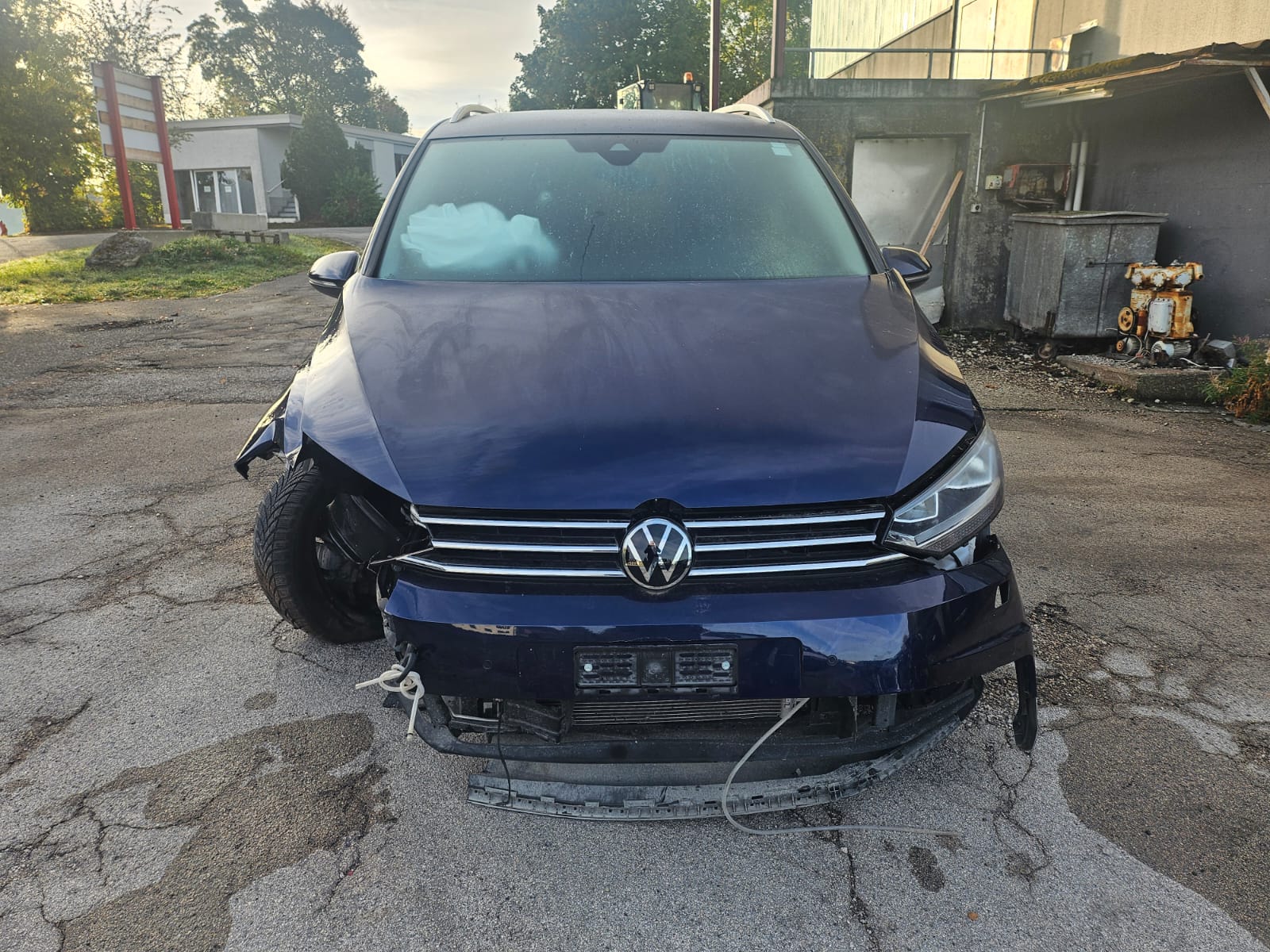 VW Touran 1.5 TSI EVO Highline DSG BESCHADIG ENDOMMAGE-image-4
