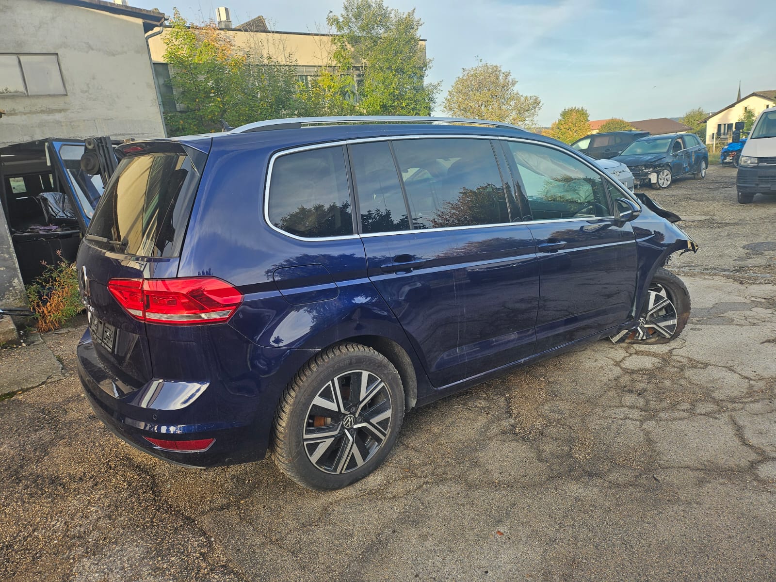 VW Touran 1.5 TSI EVO Highline DSG BESCHADIG ENDOMMAGE-image-5