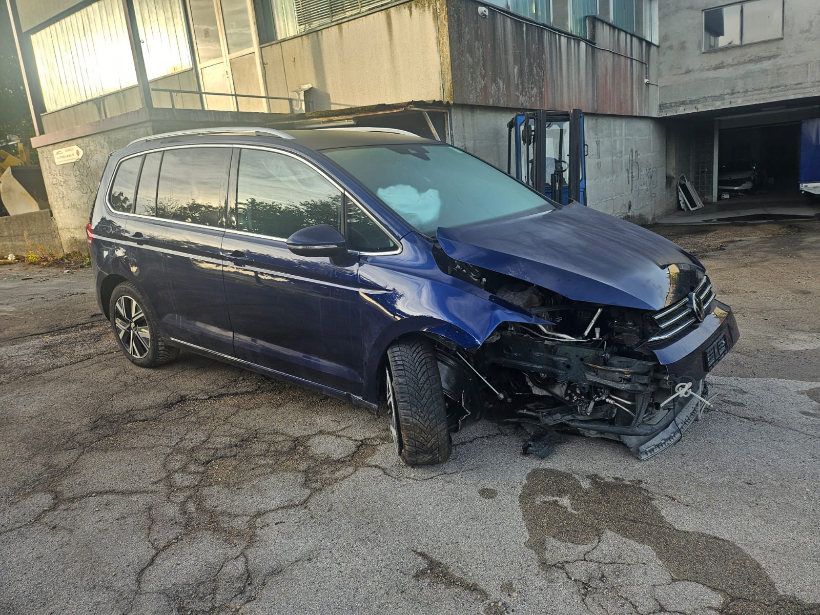 VW Touran 1.5 TSI EVO Highline DSG BESCHADIG ENDOMMAGE-image-3