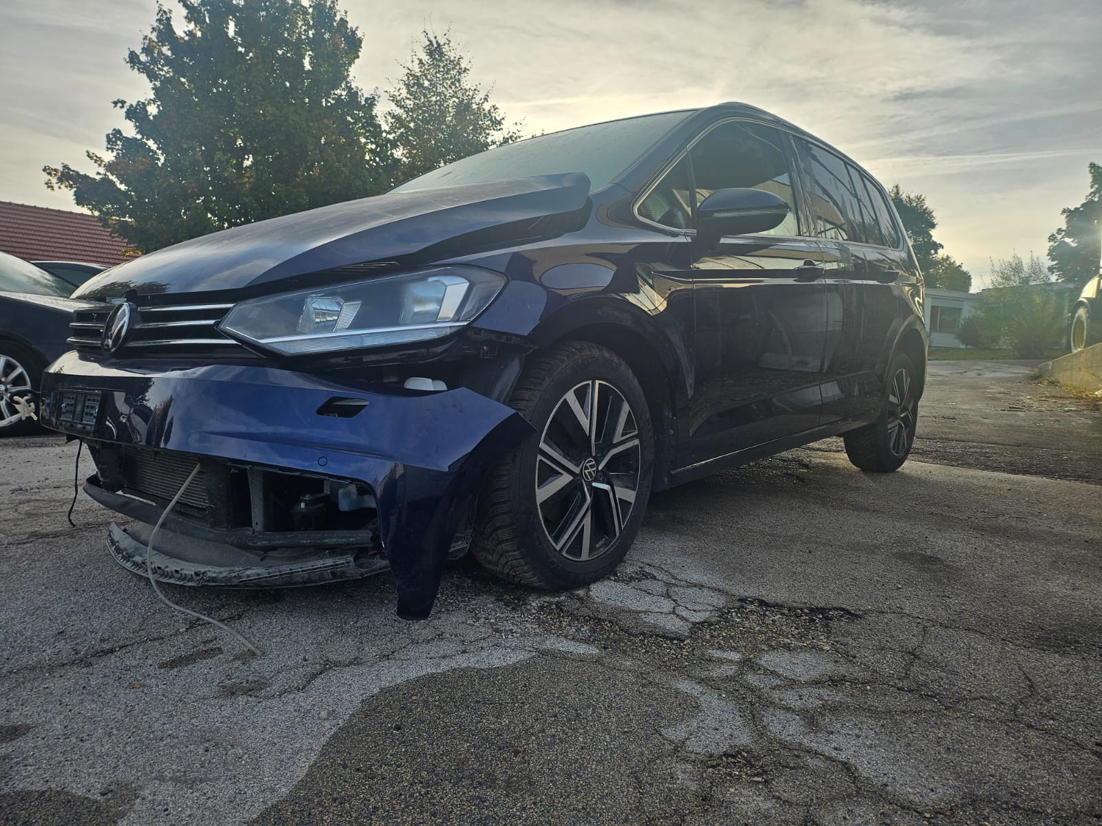 VW Touran 1.5 TSI EVO Highline DSG BESCHADIG ENDOMMAGE-image-2
