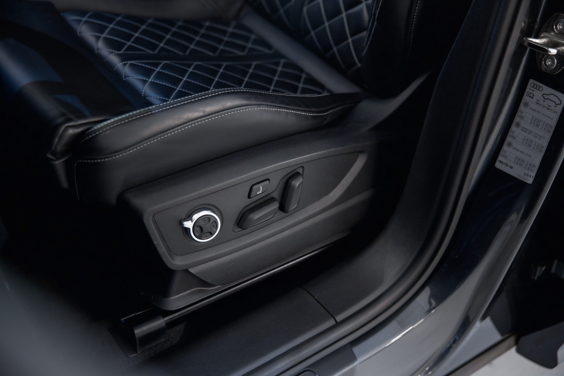 AUDI SQ5 3.0 TFSI quattro S-tronic *CH-FHZ*-image-21