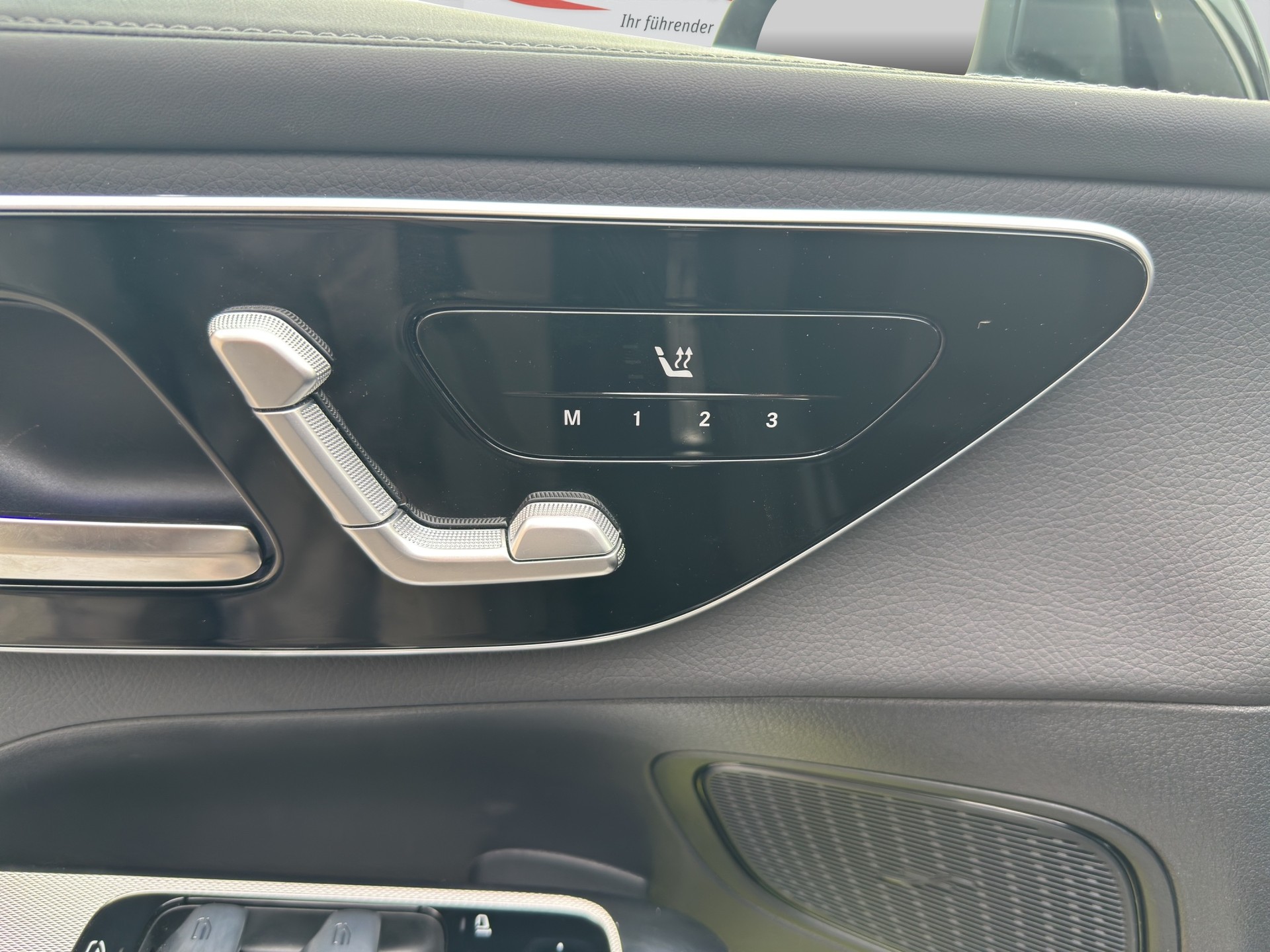MERCEDES-BENZ GLC 220 d AMG Line 4Matic 9G-Tronic-image-12