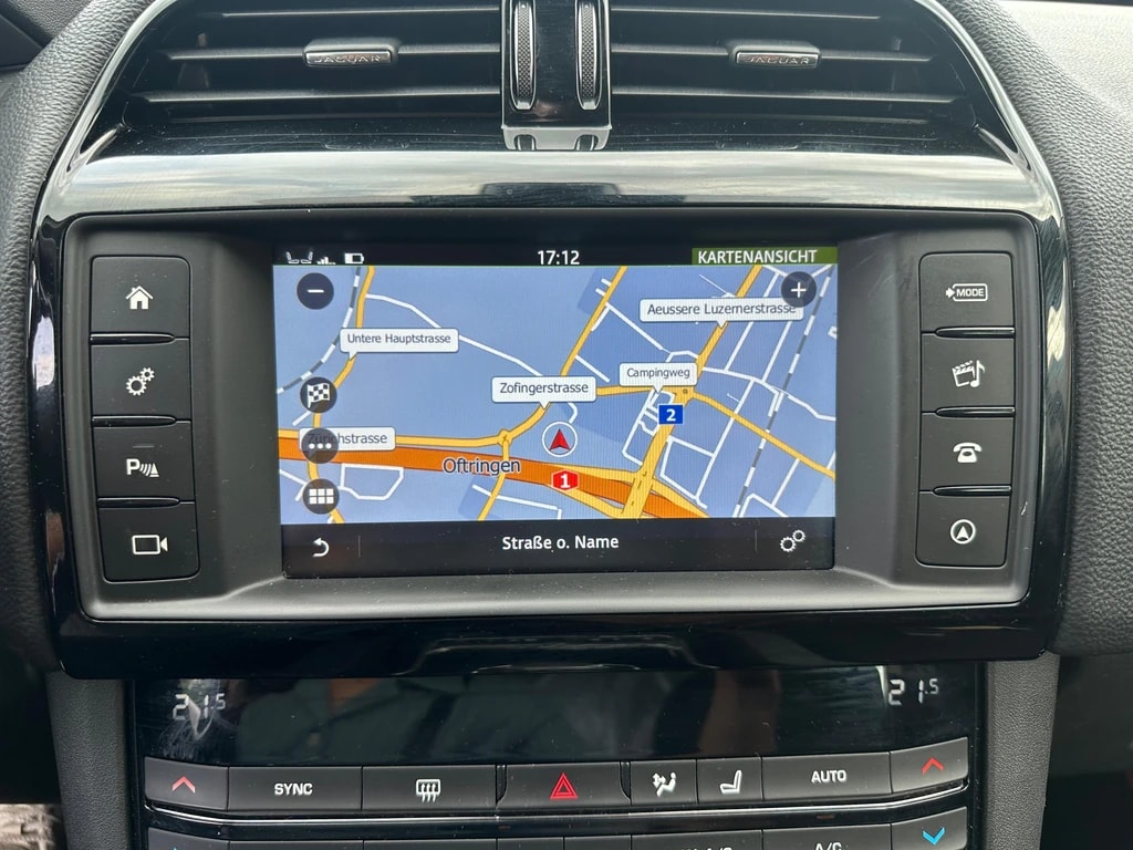 JAGUAR F-Pace 2.0d Pure AWD Automatik-image-9