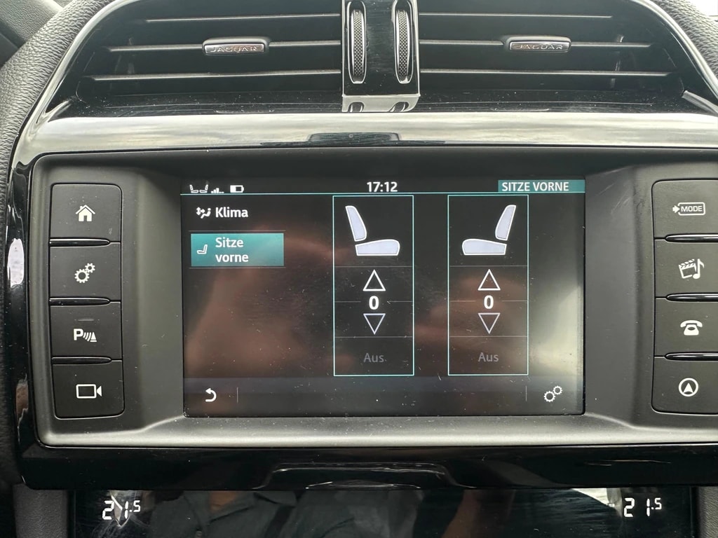 JAGUAR F-Pace 2.0d Pure AWD Automatik-image-10