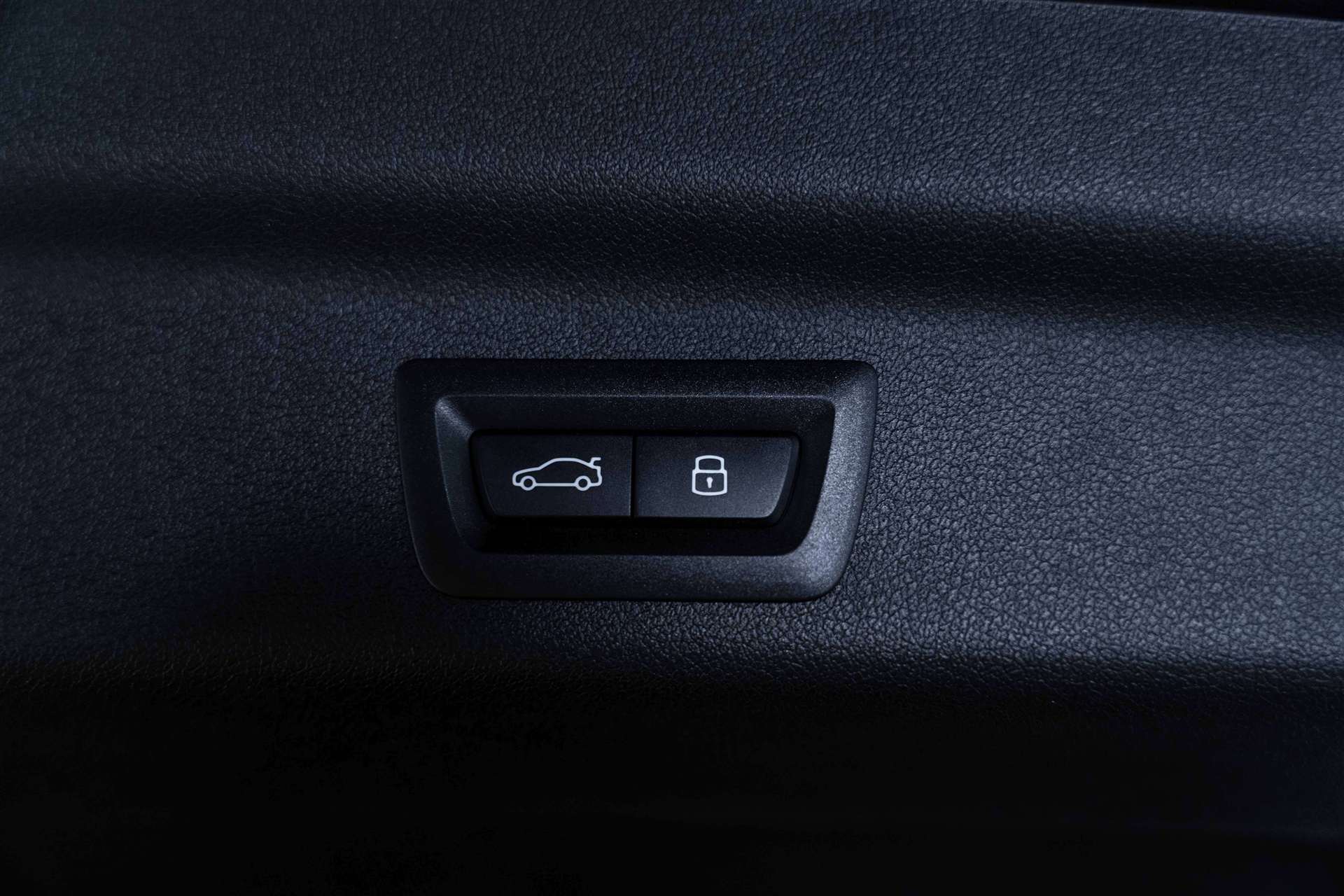 BMW BMW X1 xDrive 25e M Sport 245PS Automat-image-5