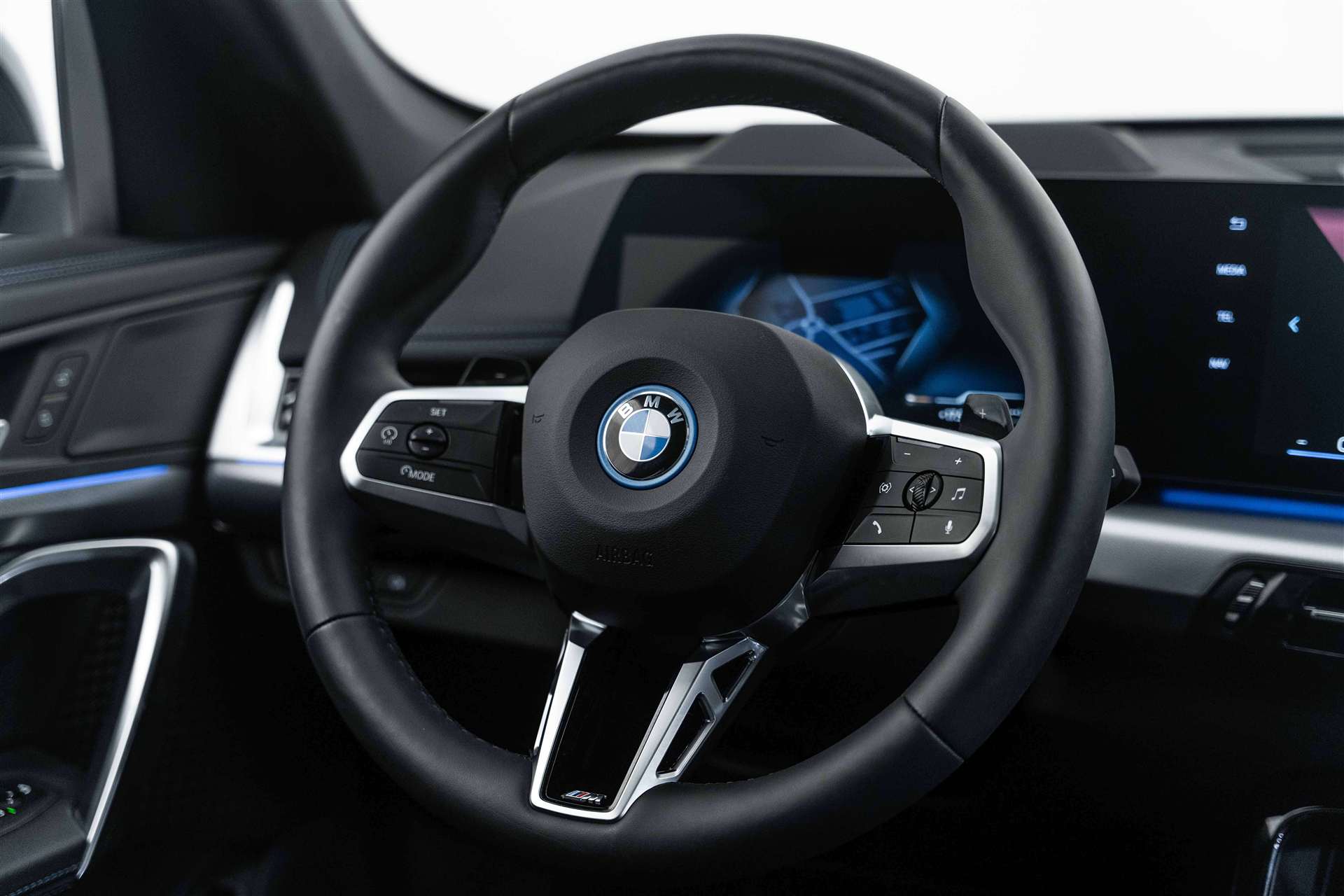 BMW BMW X1 xDrive 25e M Sport 245PS Automat-image-10