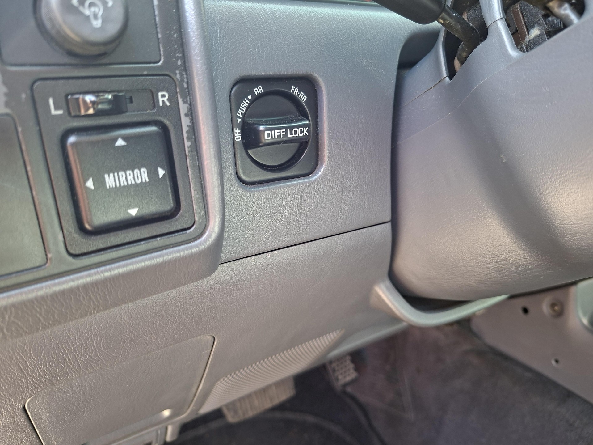 TOYOTA LandCruiser FZJ80 VX-image-12