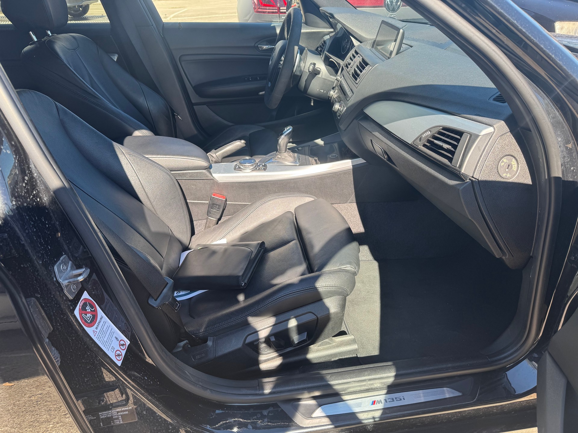 BMW M135i xDrive Steptronic-image-10