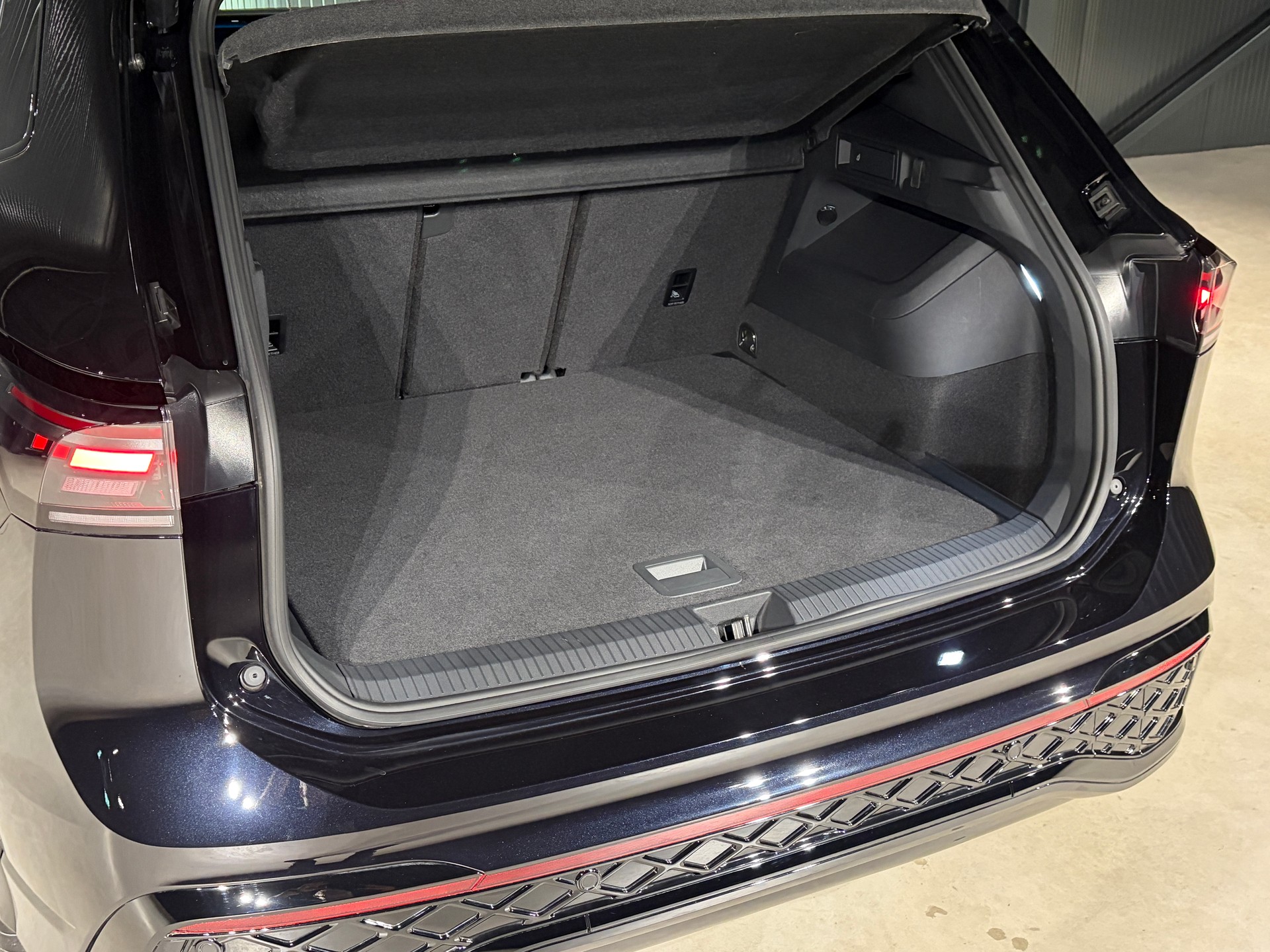 VW Tiguan 2.0 TSI DSG R-Line 4Motion *VOLLLEDER*-image-23