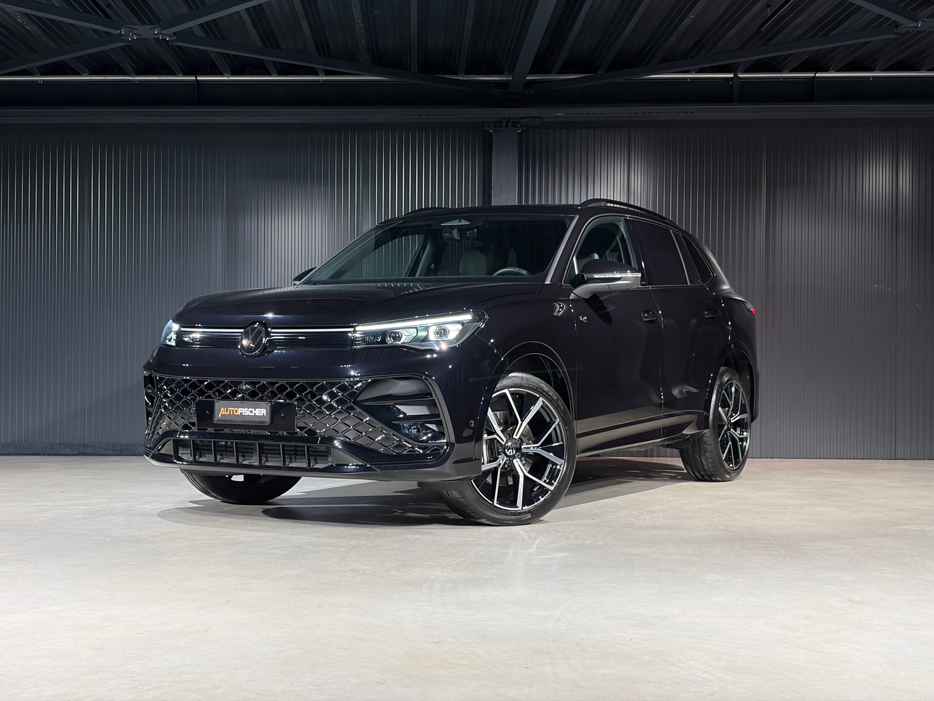 VW Tiguan 2.0 TSI DSG R-Line 4Motion *VOLLLEDER*-image-0