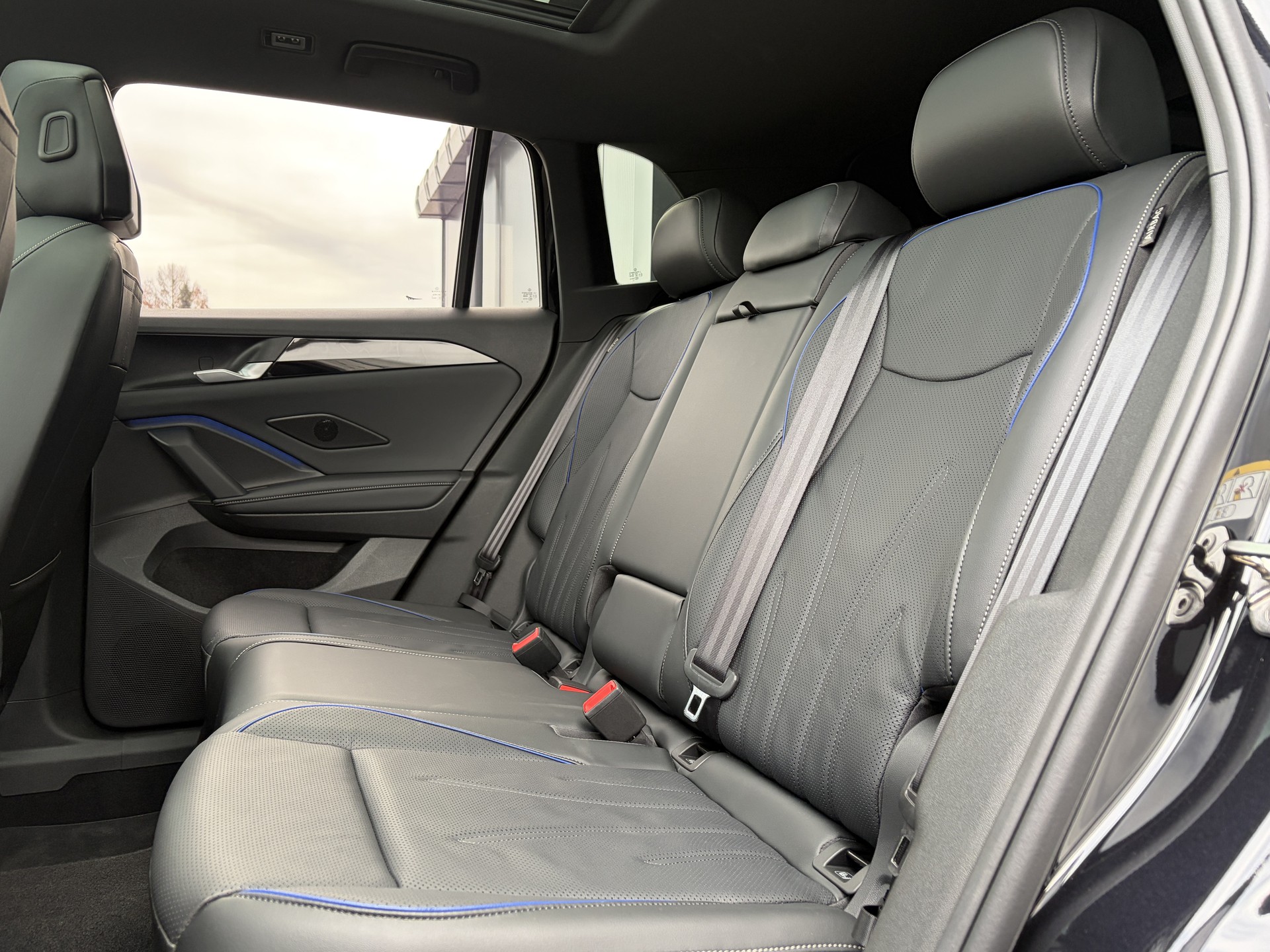 VW Tiguan 2.0 TSI DSG R-Line 4Motion *VOLLLEDER*-image-11