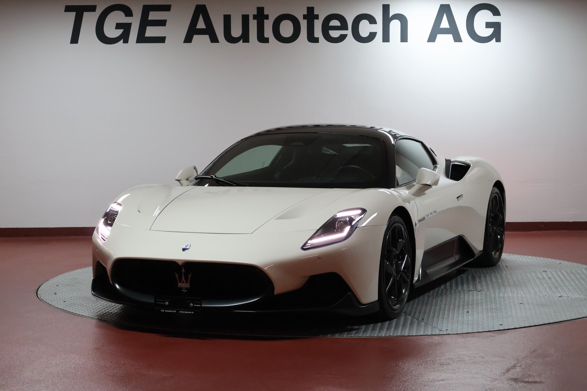 MASERATI MC20 Bianco Alabastro FUORISERIE-image-1
