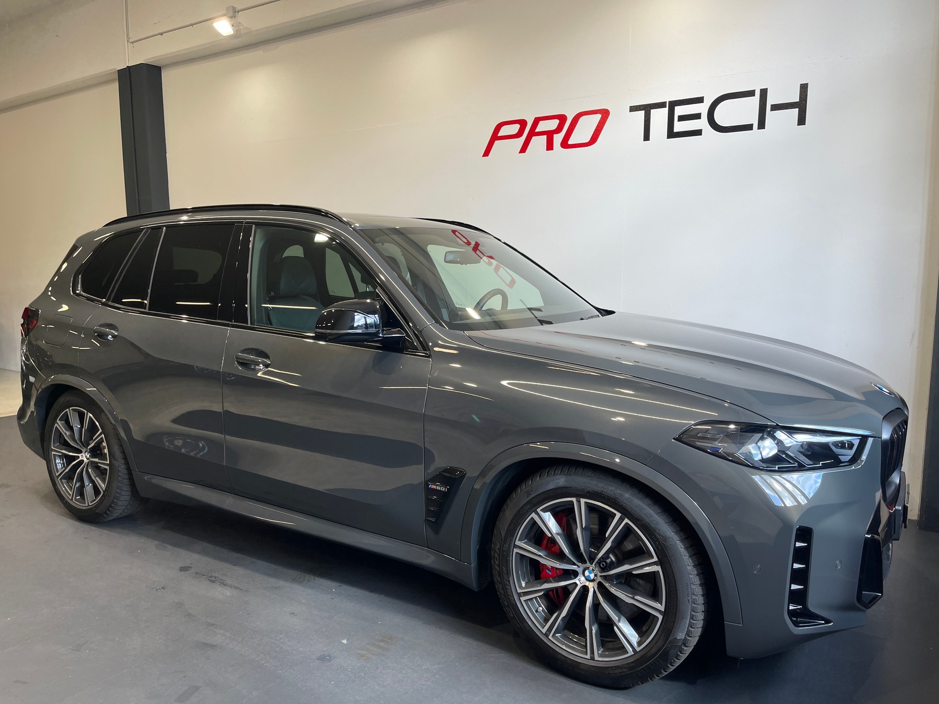 BMW X5 xDrive 48V M60i M Sport Pro Steptronic *DRAVITGRAU*-image-0