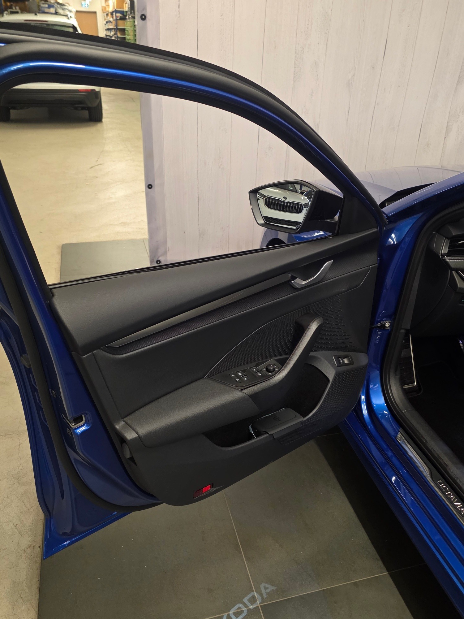 SKODA Octavia Combi 2.0 TSI DSG Dynamic 4x4-image-11