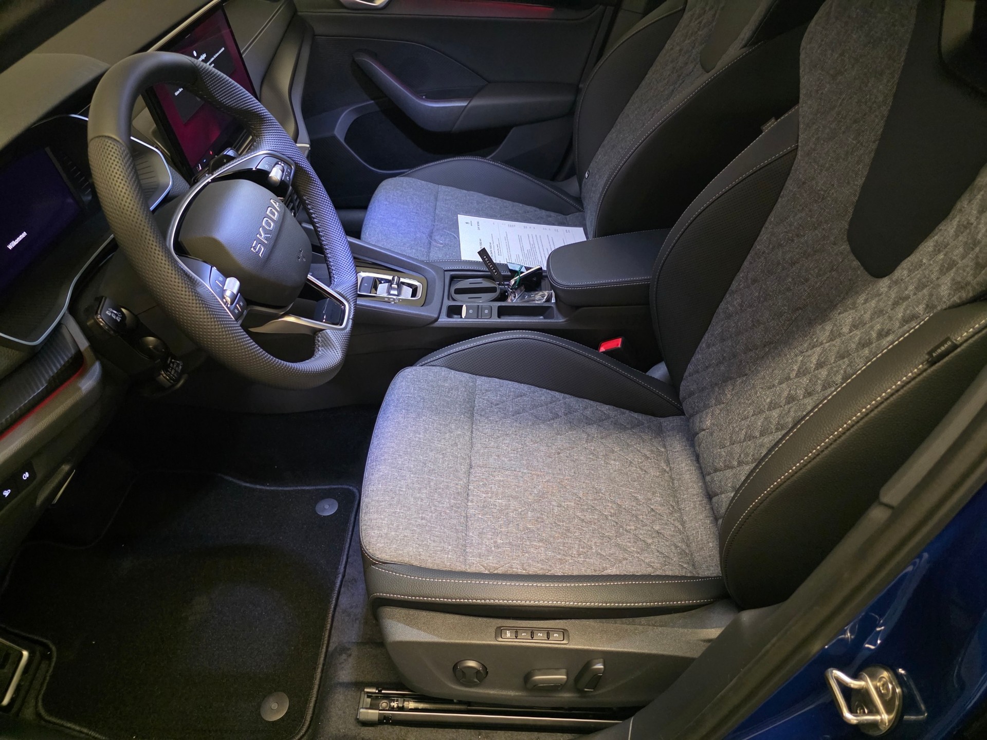 SKODA Octavia Combi 2.0 TSI DSG Dynamic 4x4-image-12