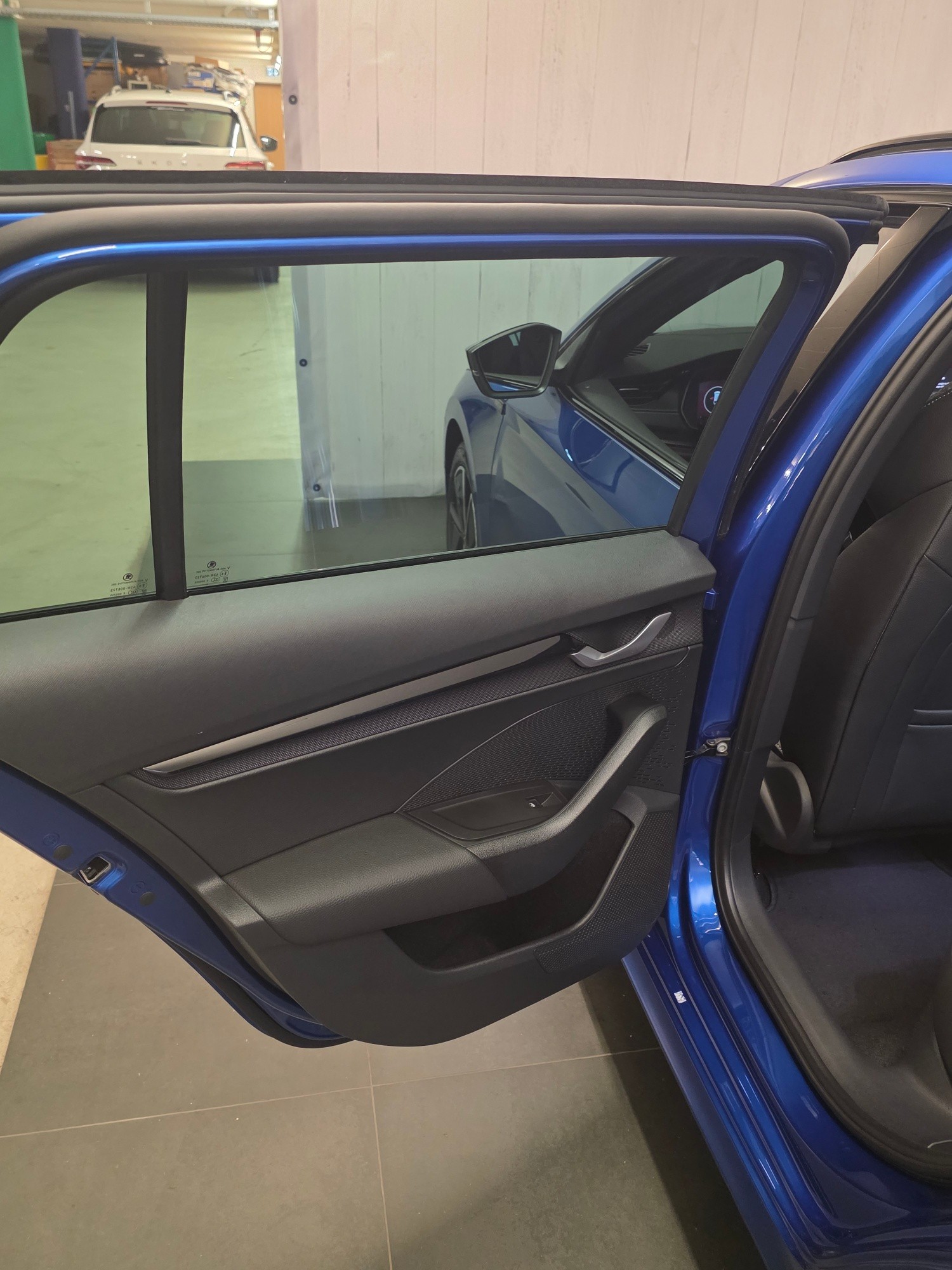 SKODA Octavia Combi 2.0 TSI DSG Dynamic 4x4-image-9