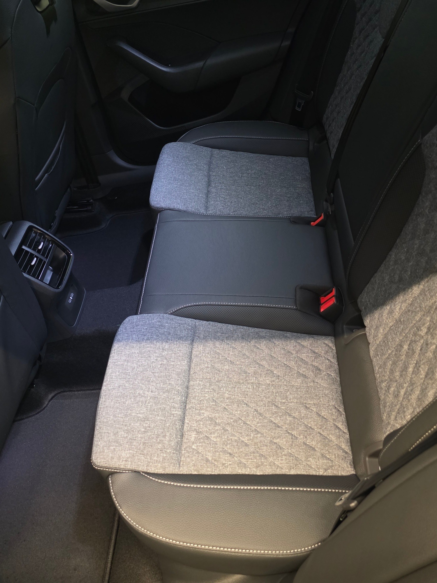 SKODA Octavia Combi 2.0 TSI DSG Dynamic 4x4-image-8