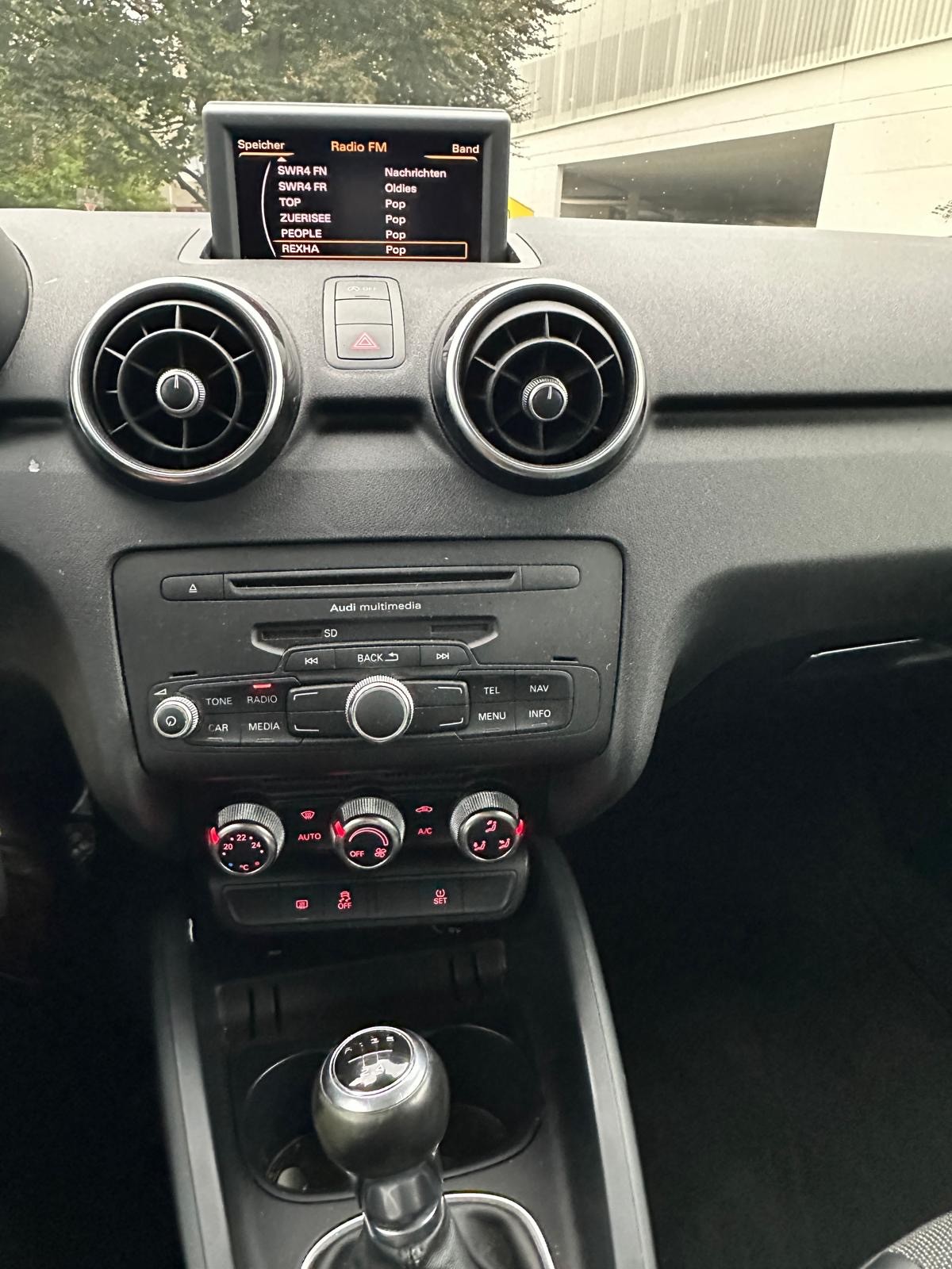AUDI A1 Sportback 1.2 TFSI Attraction-image-7