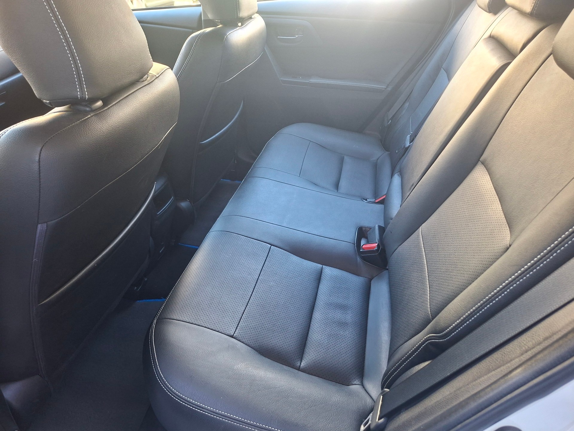 TOYOTA Auris 1.8 16V HSD Linea Sol-image-9