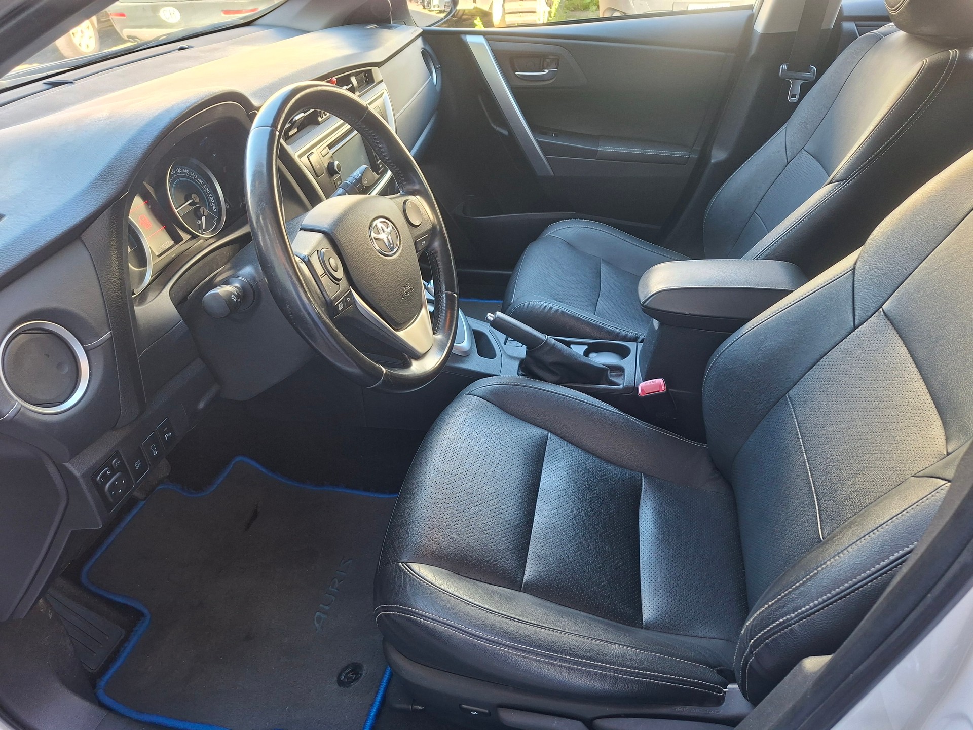 TOYOTA Auris 1.8 16V HSD Linea Sol-image-6