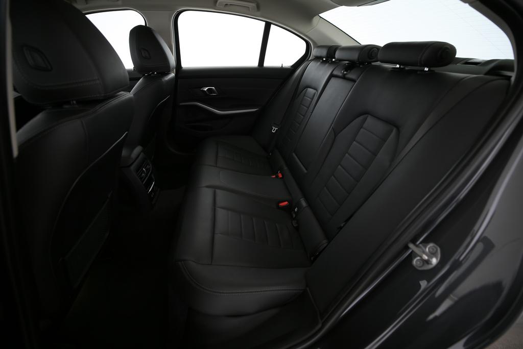 BMW 320d xDrive SAG-image-10